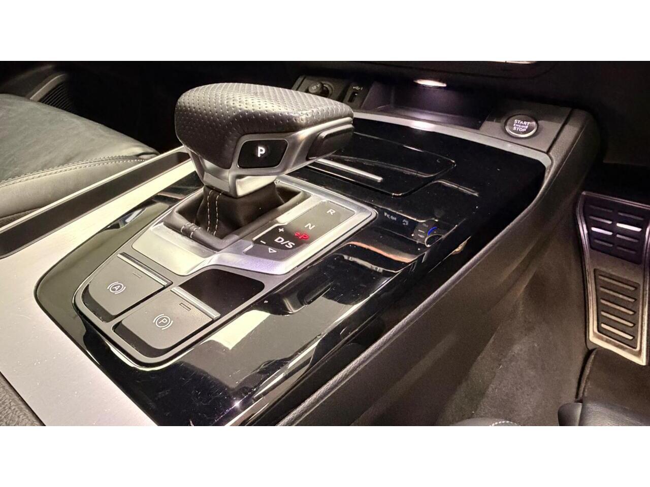 Audi Q5 view 17