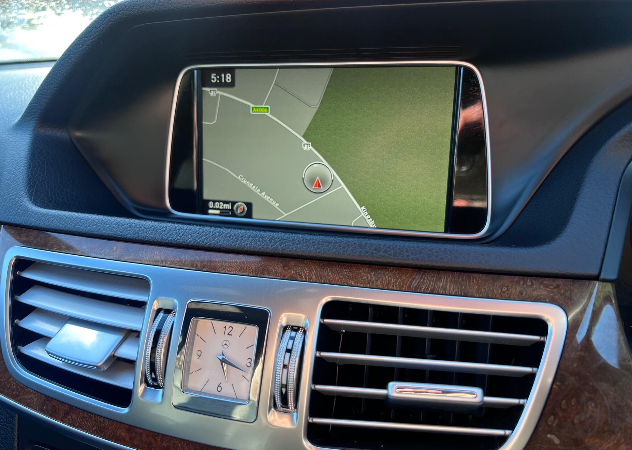 Mercedes-Benz E Class view 24