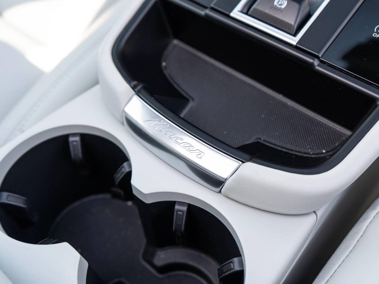 Porsche Macan view 35
