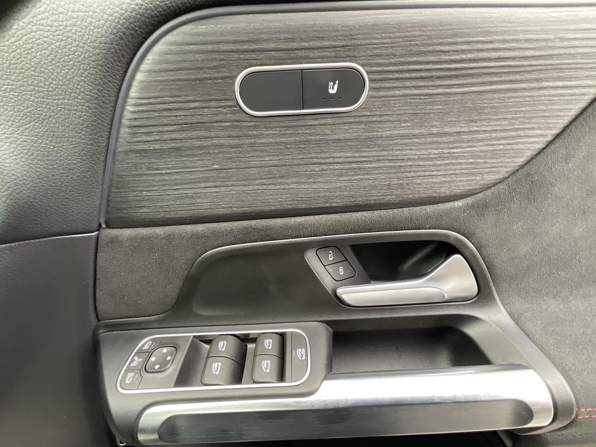 Mercedes-Benz Eqb view 31
