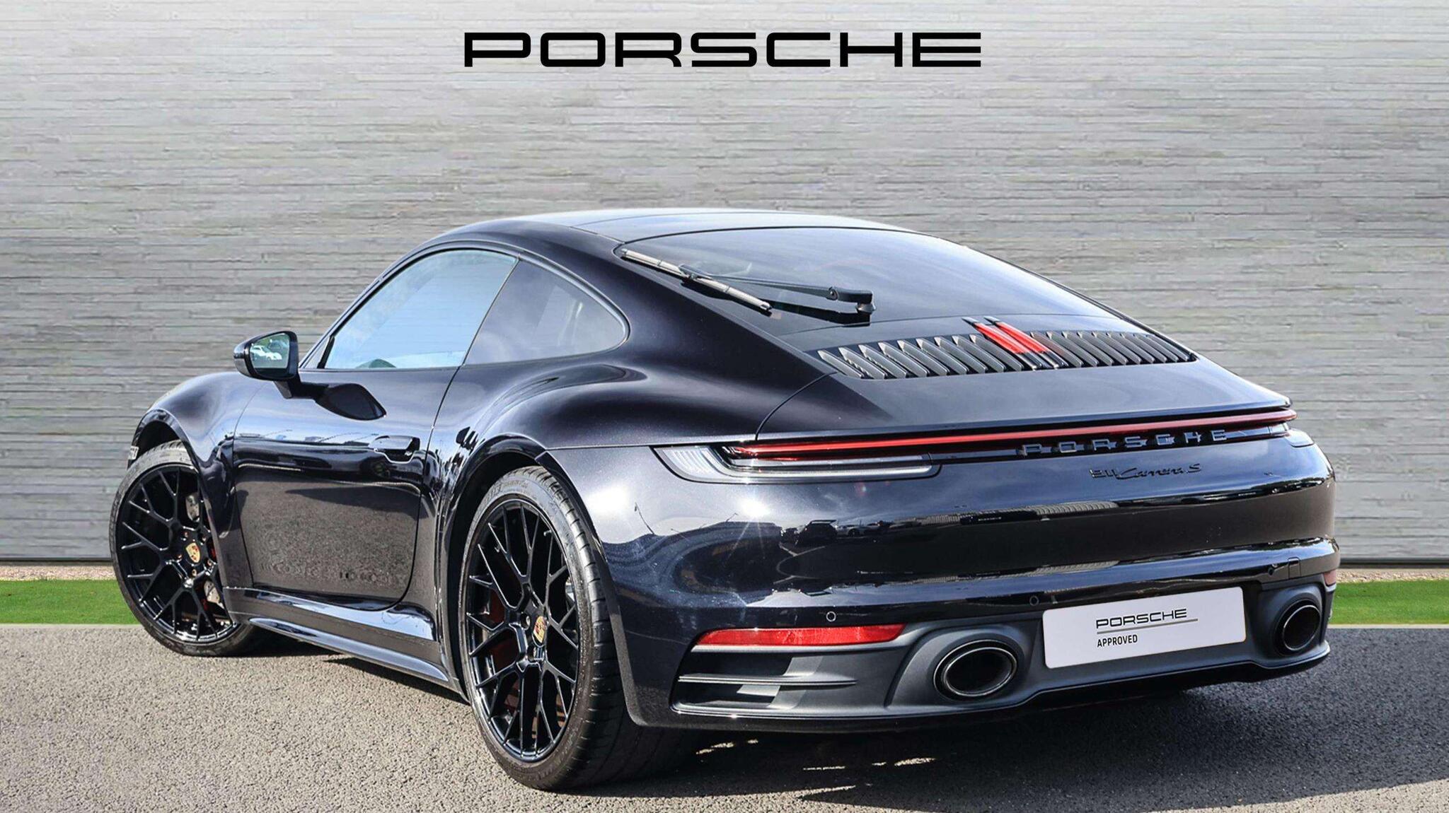 Porsche 911 view 4