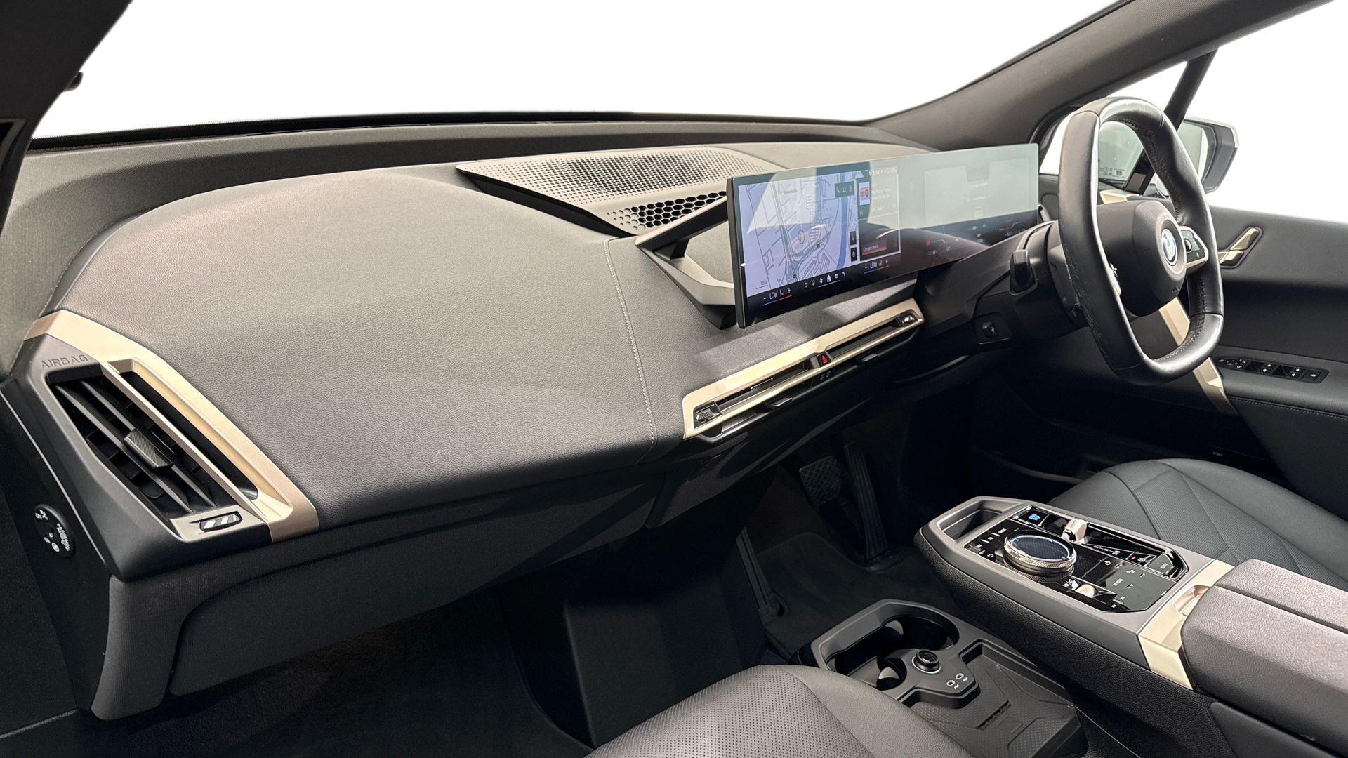 BMW Ix view 7