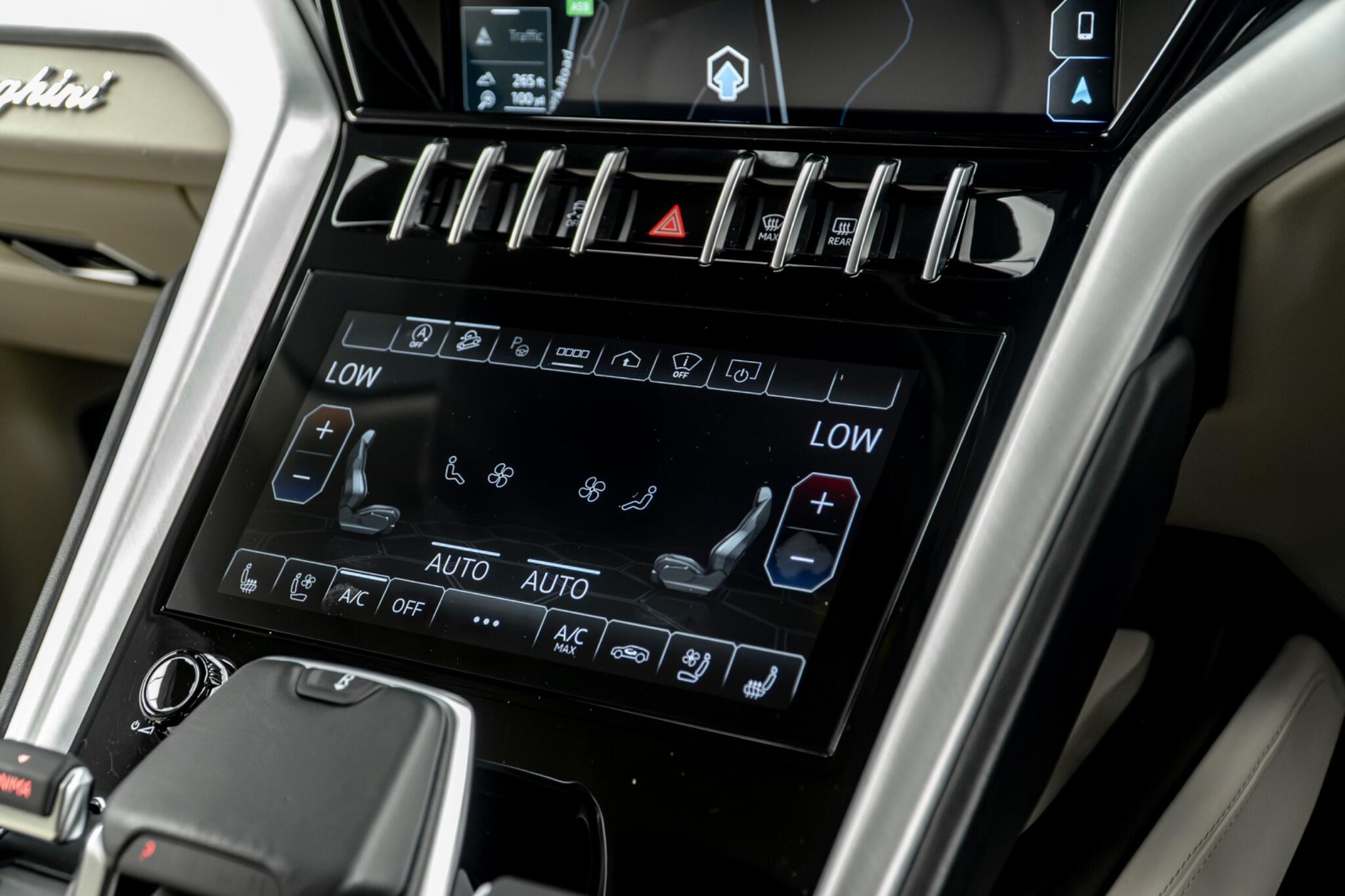 Lamborghini Urus view 31