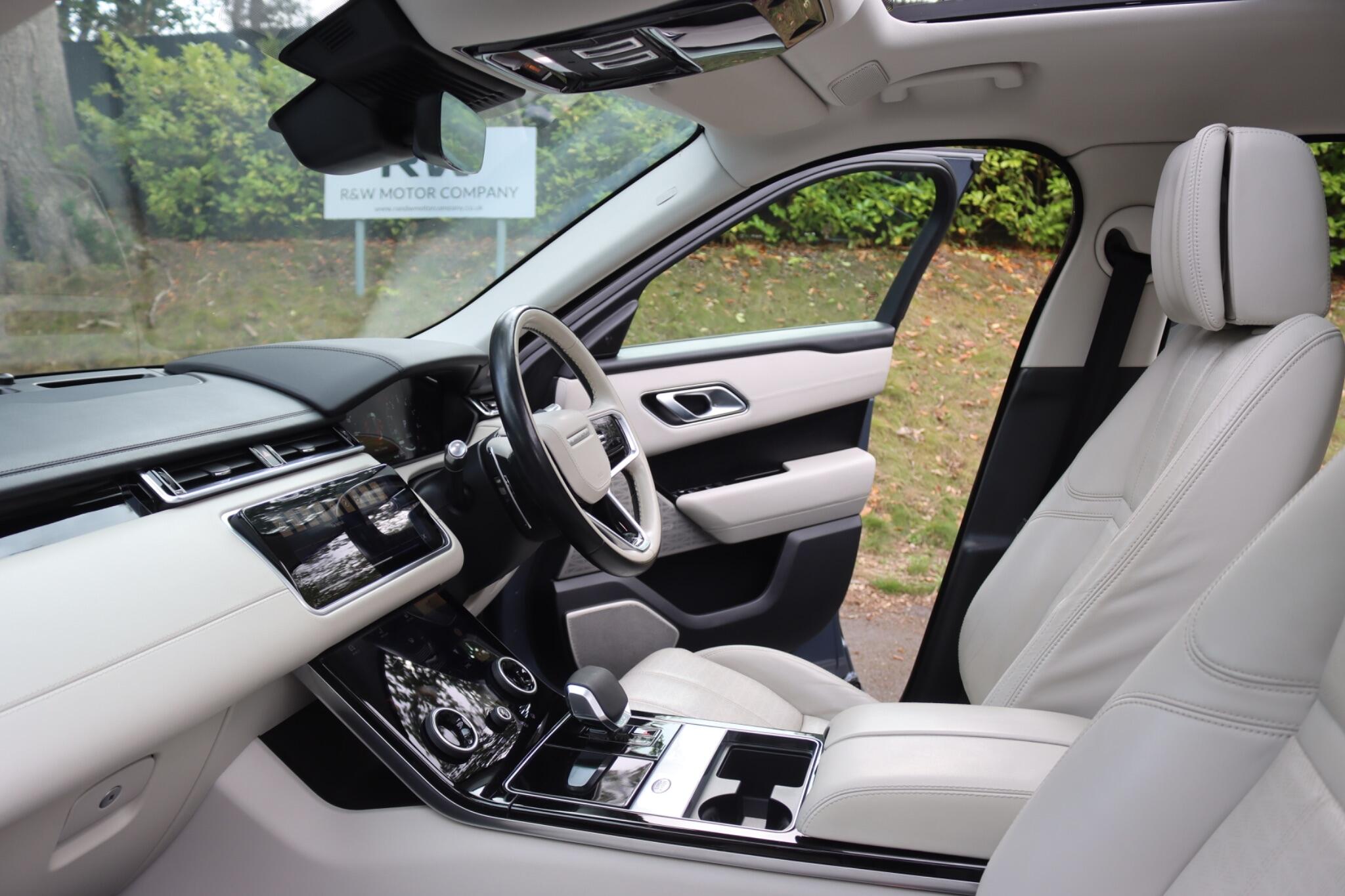 Land Rover Range Rover Velar view 32