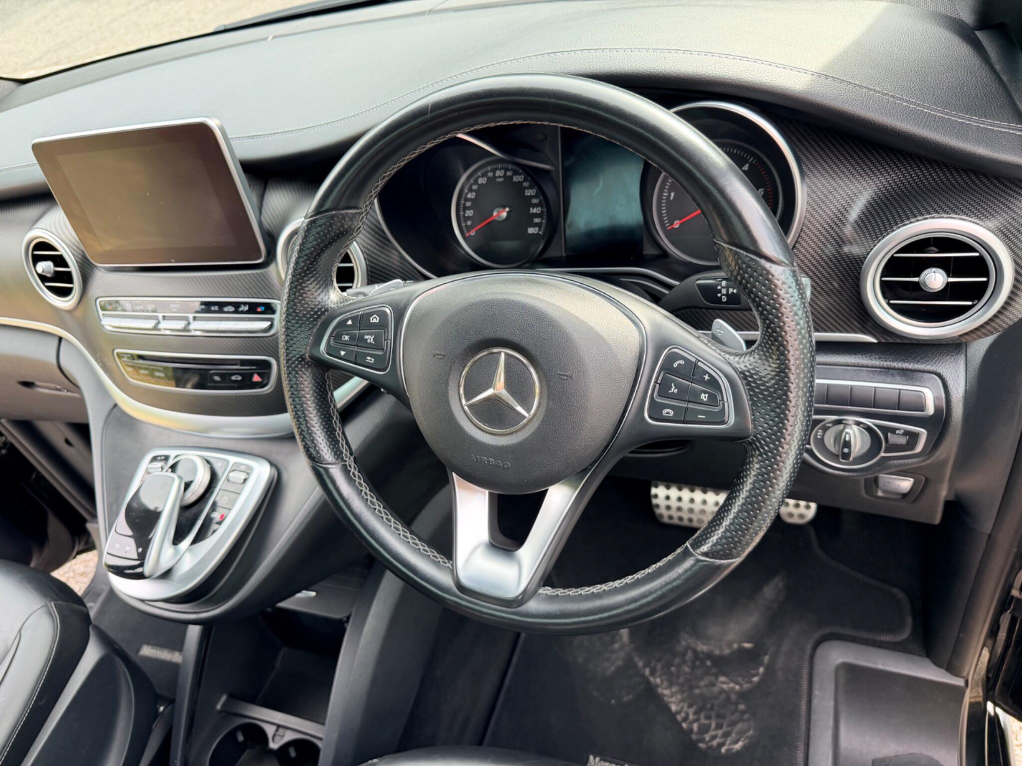 Mercedes-Benz V-Class view 42