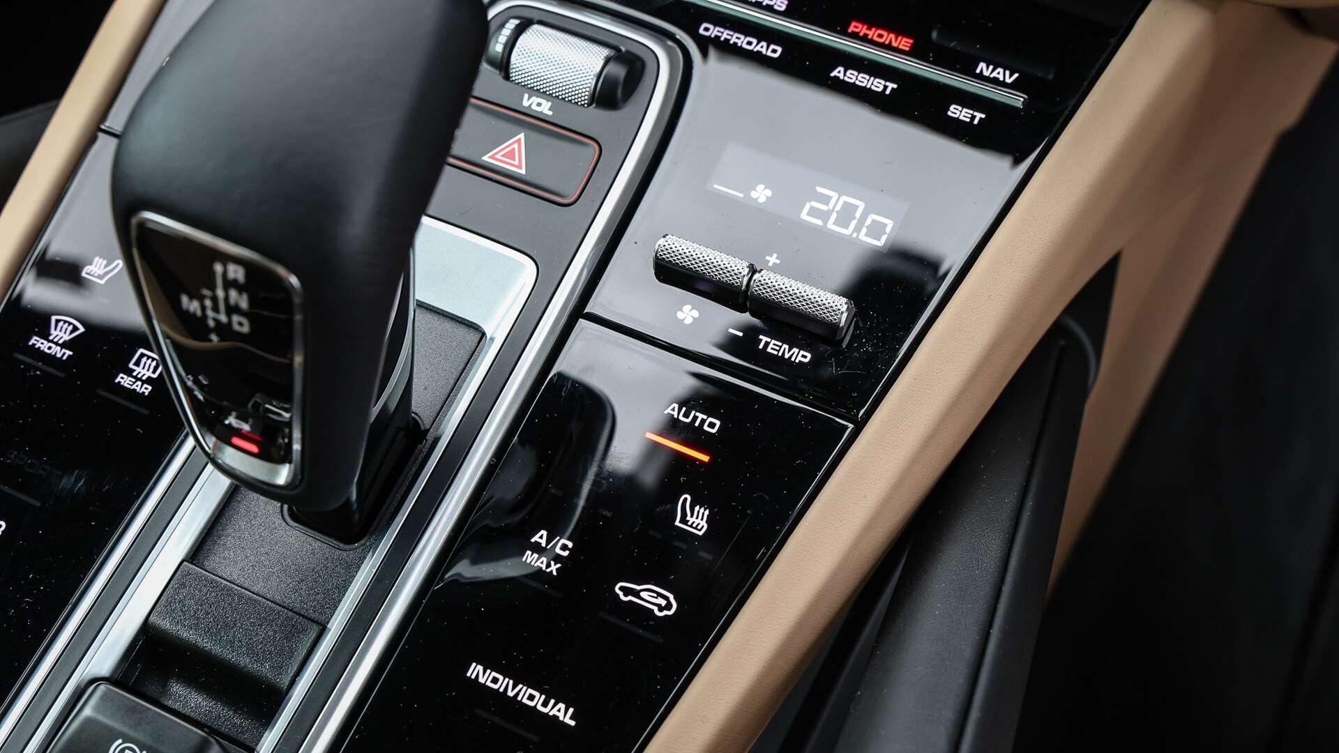 Porsche Cayenne view 26