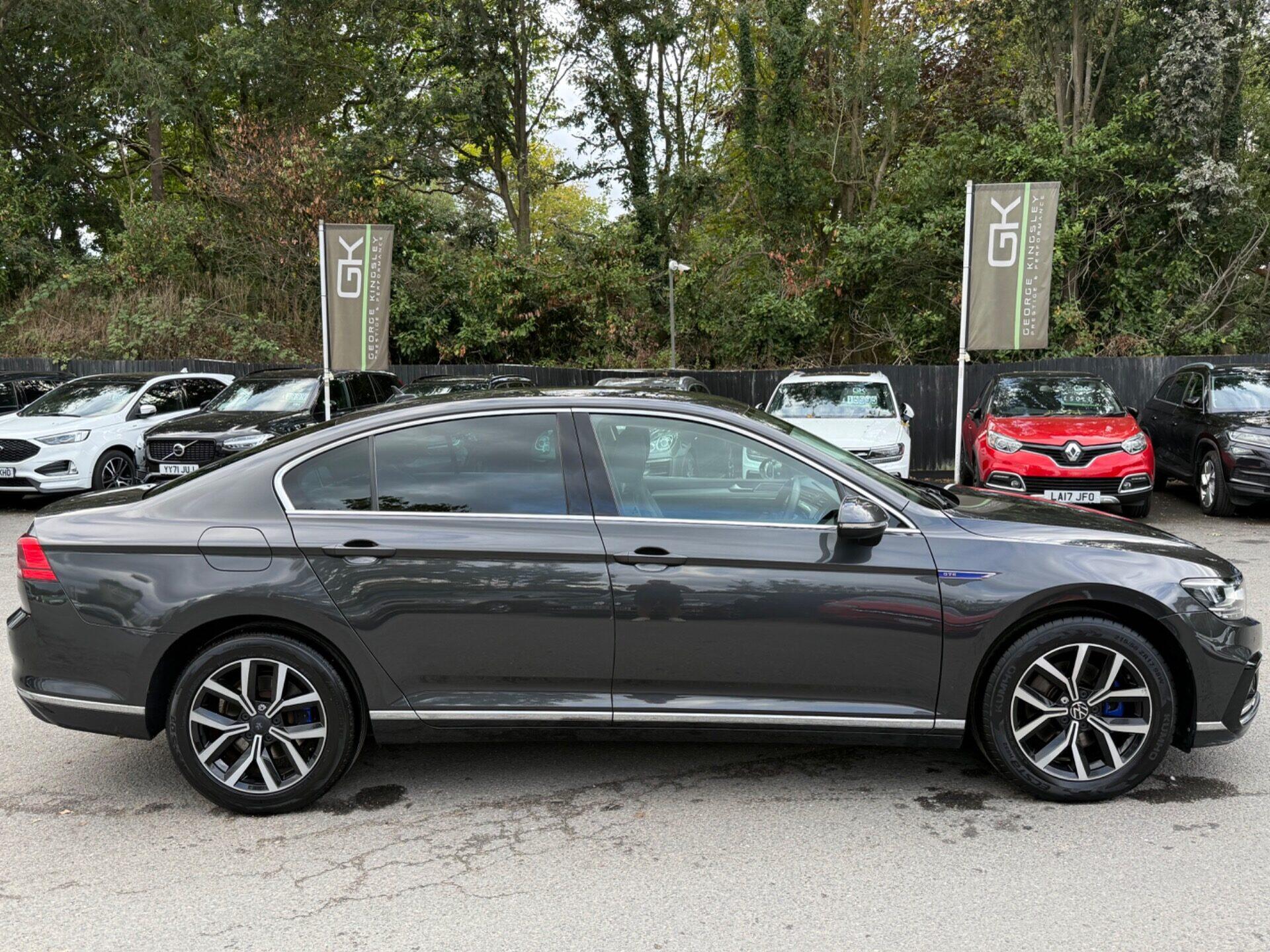 Volkswagen Passat view 5