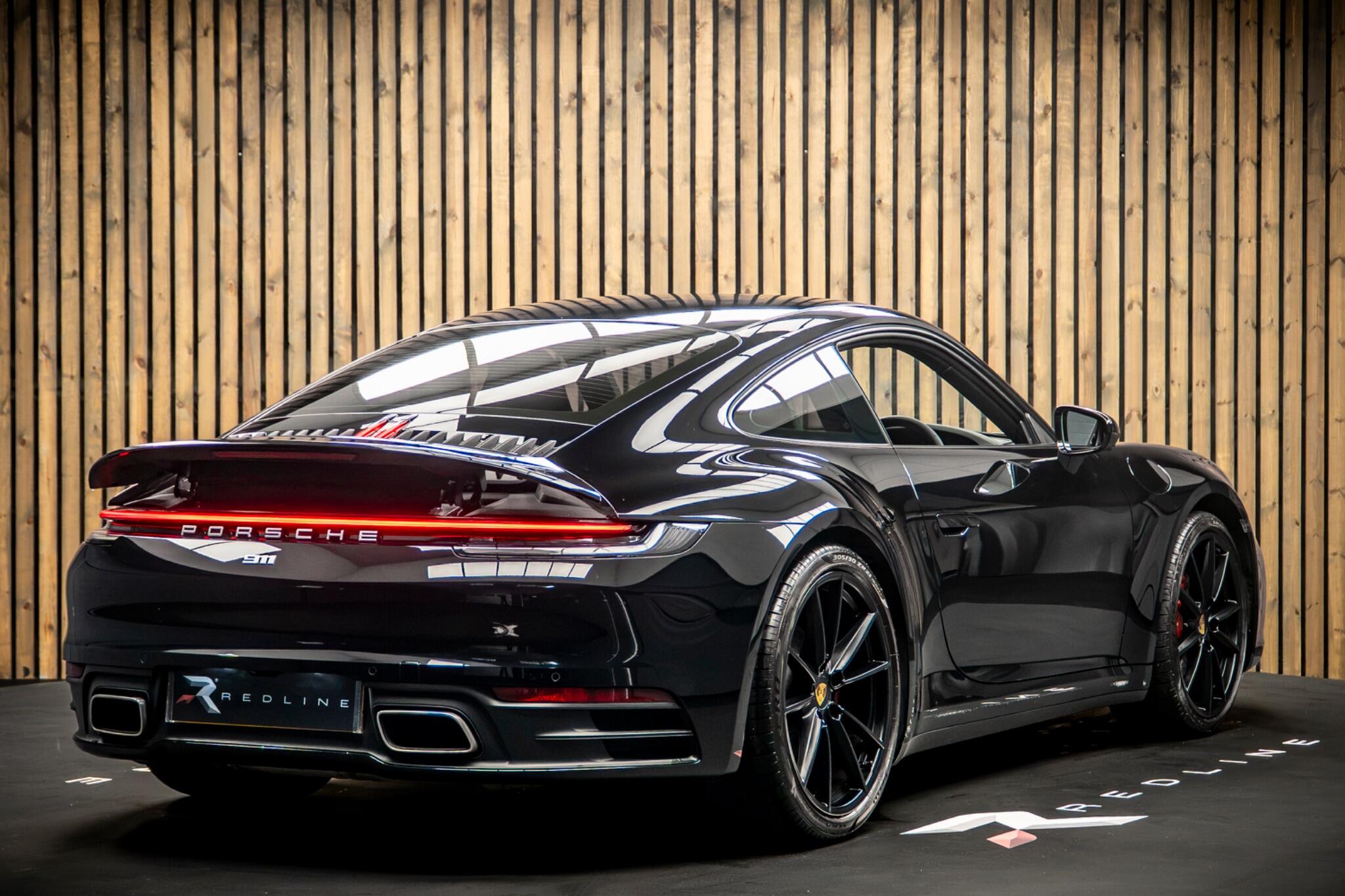 Porsche 911 view 4