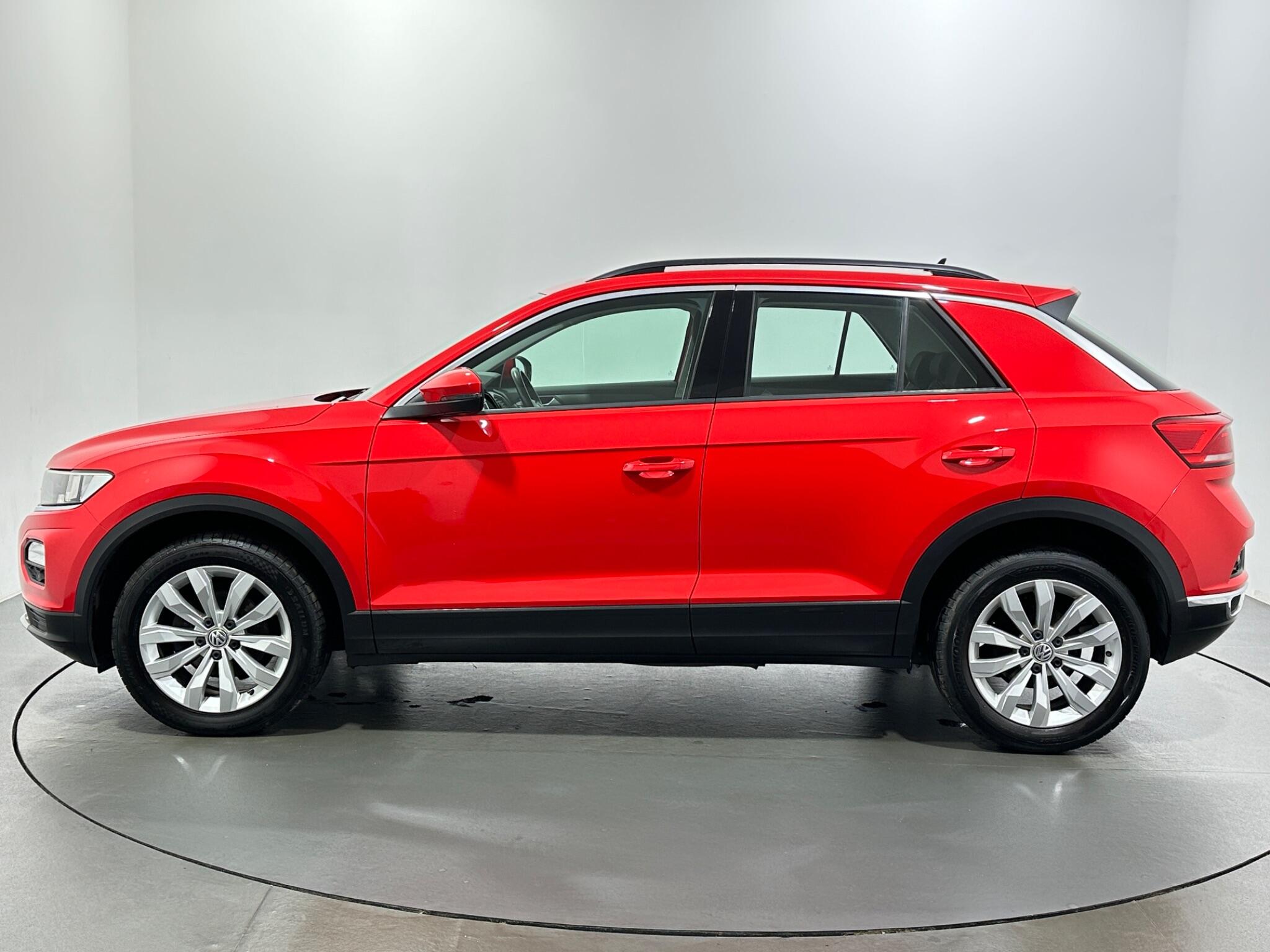 Volkswagen T-Roc view 5