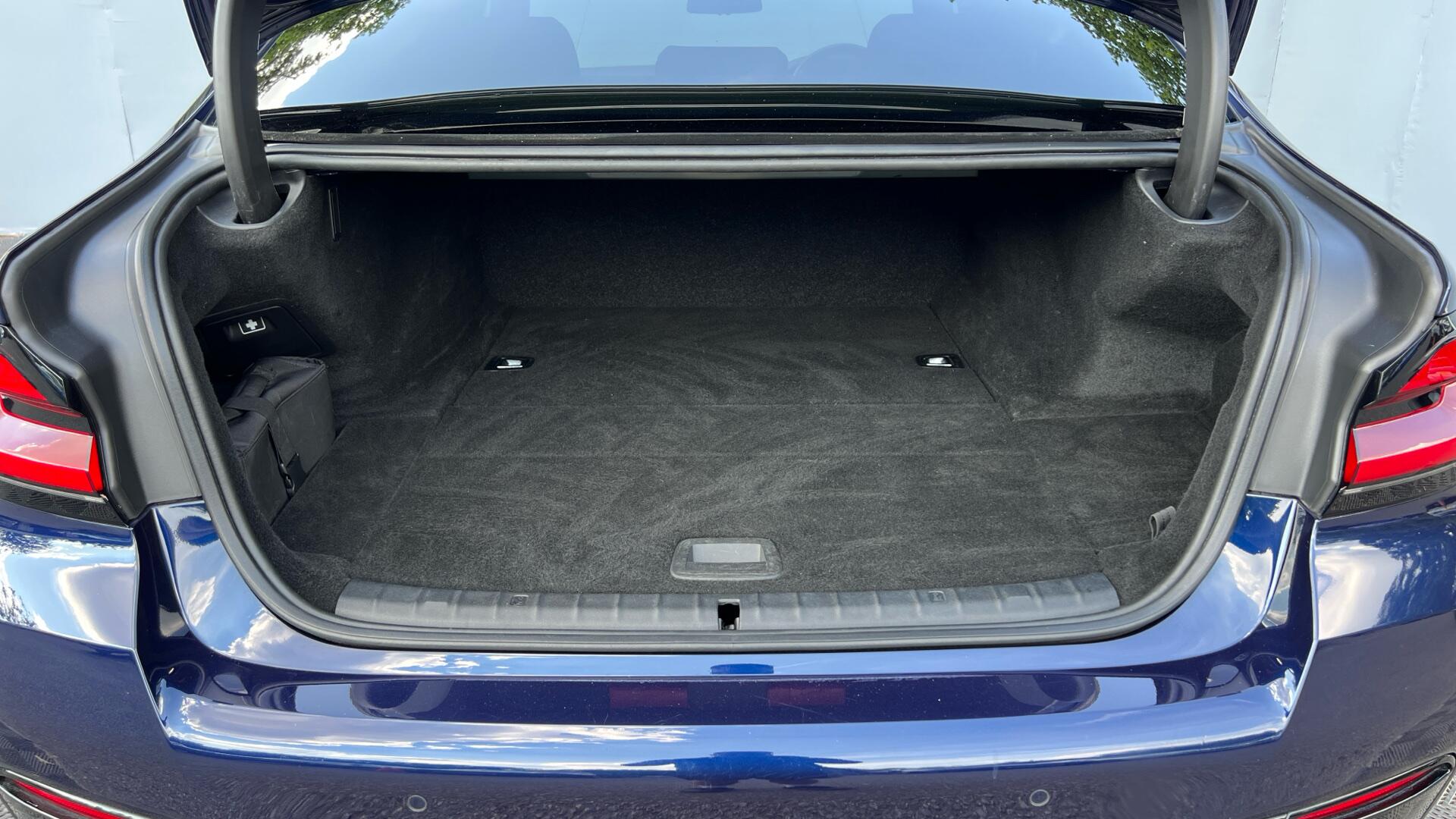BMW 5 Series view 13