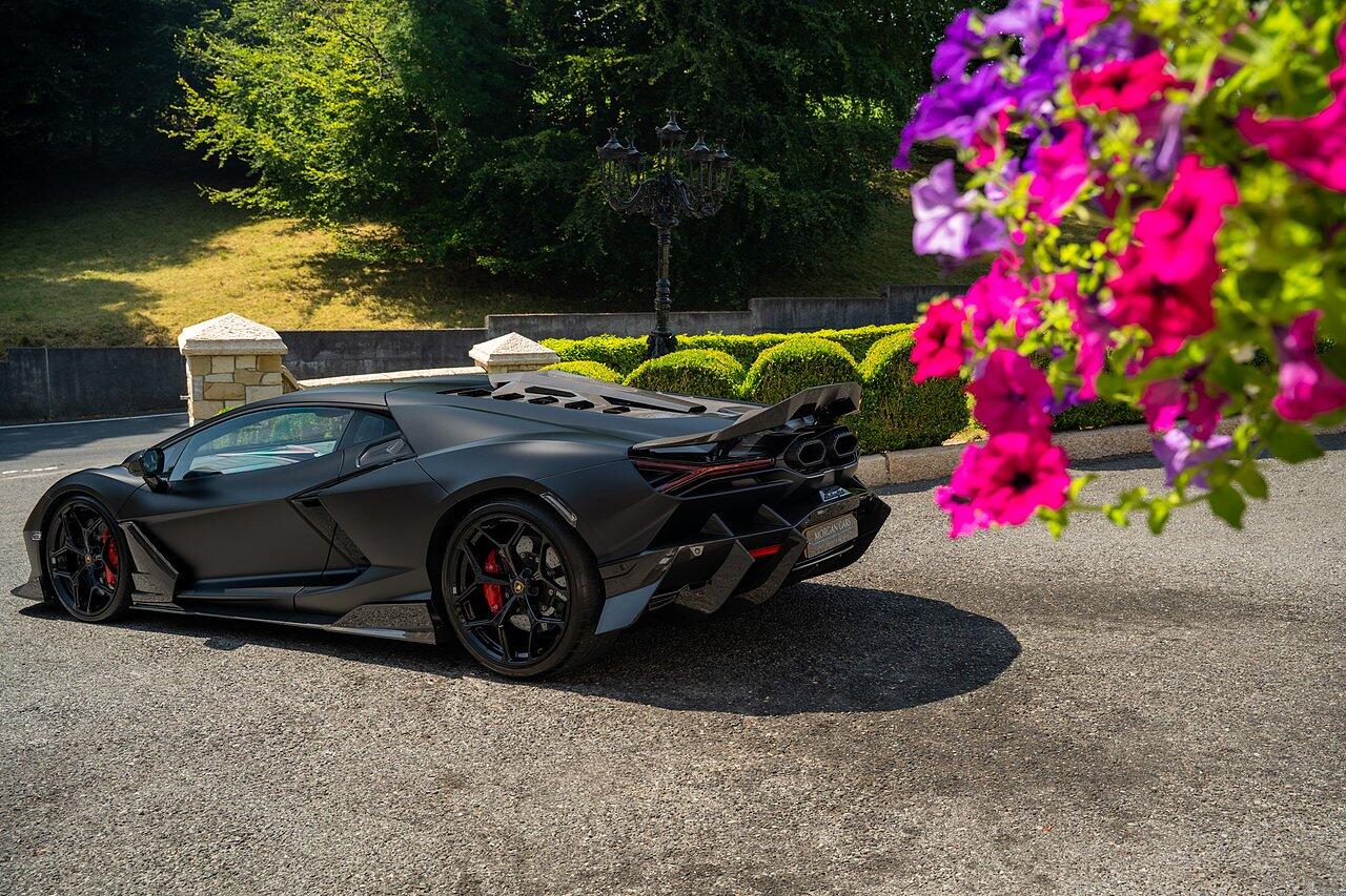 Lamborghini Revuelto view 104