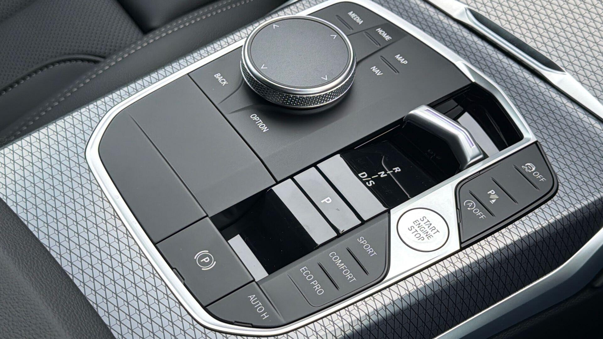 BMW 3 Series view 10