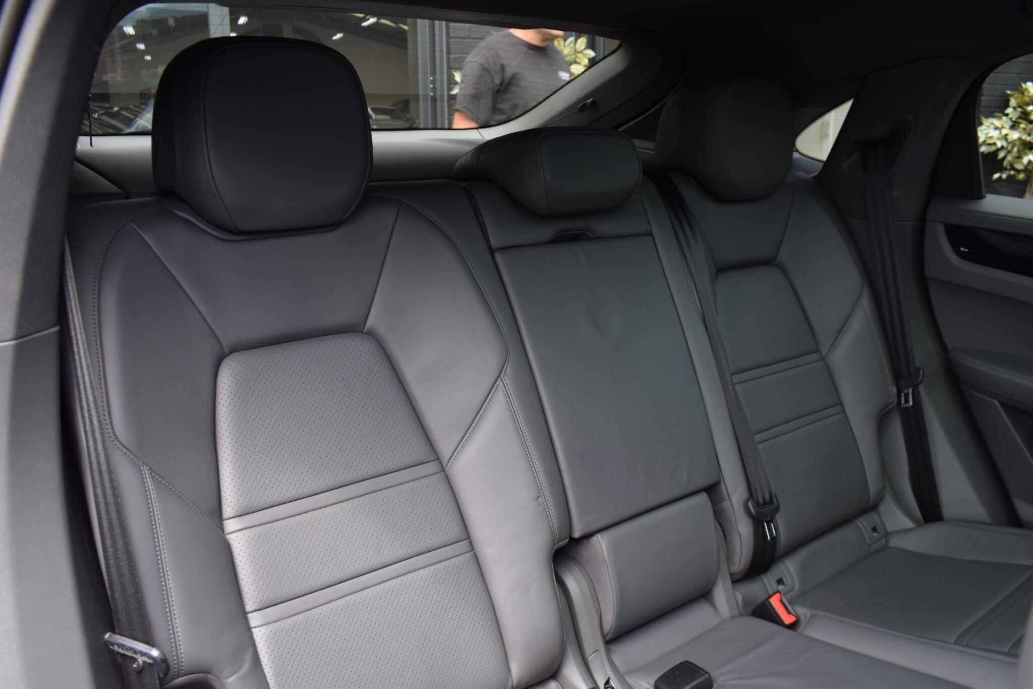 Porsche Cayenne view 27