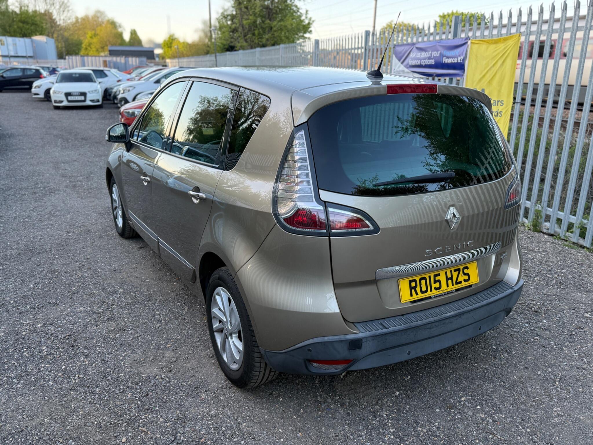 2015 Renault Scenic image 9