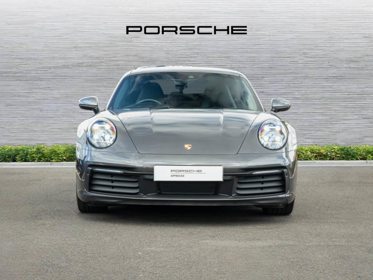Porsche 911 view 6