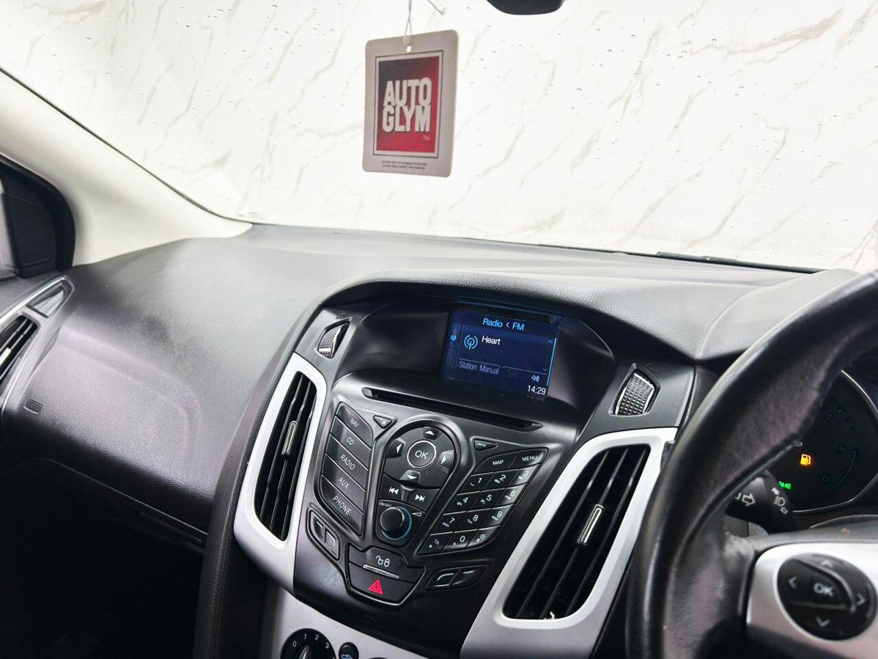 Ford Focus view 15