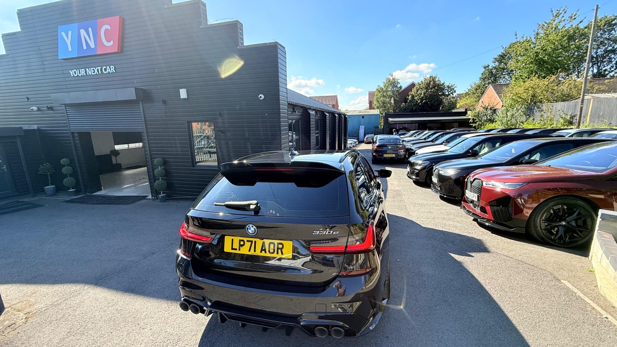BMW 3 Series view 3