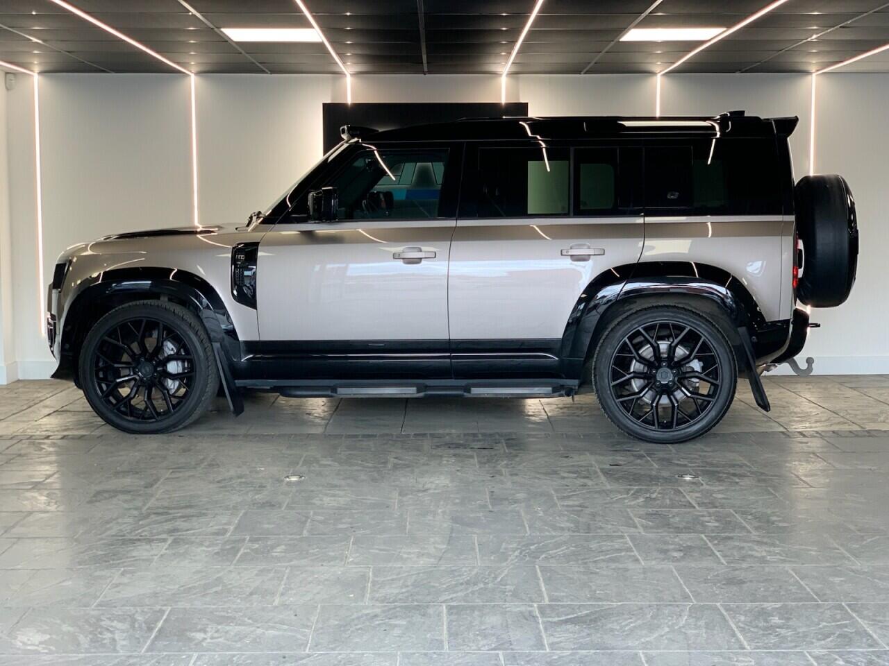 Land Rover Defender 110 view 3