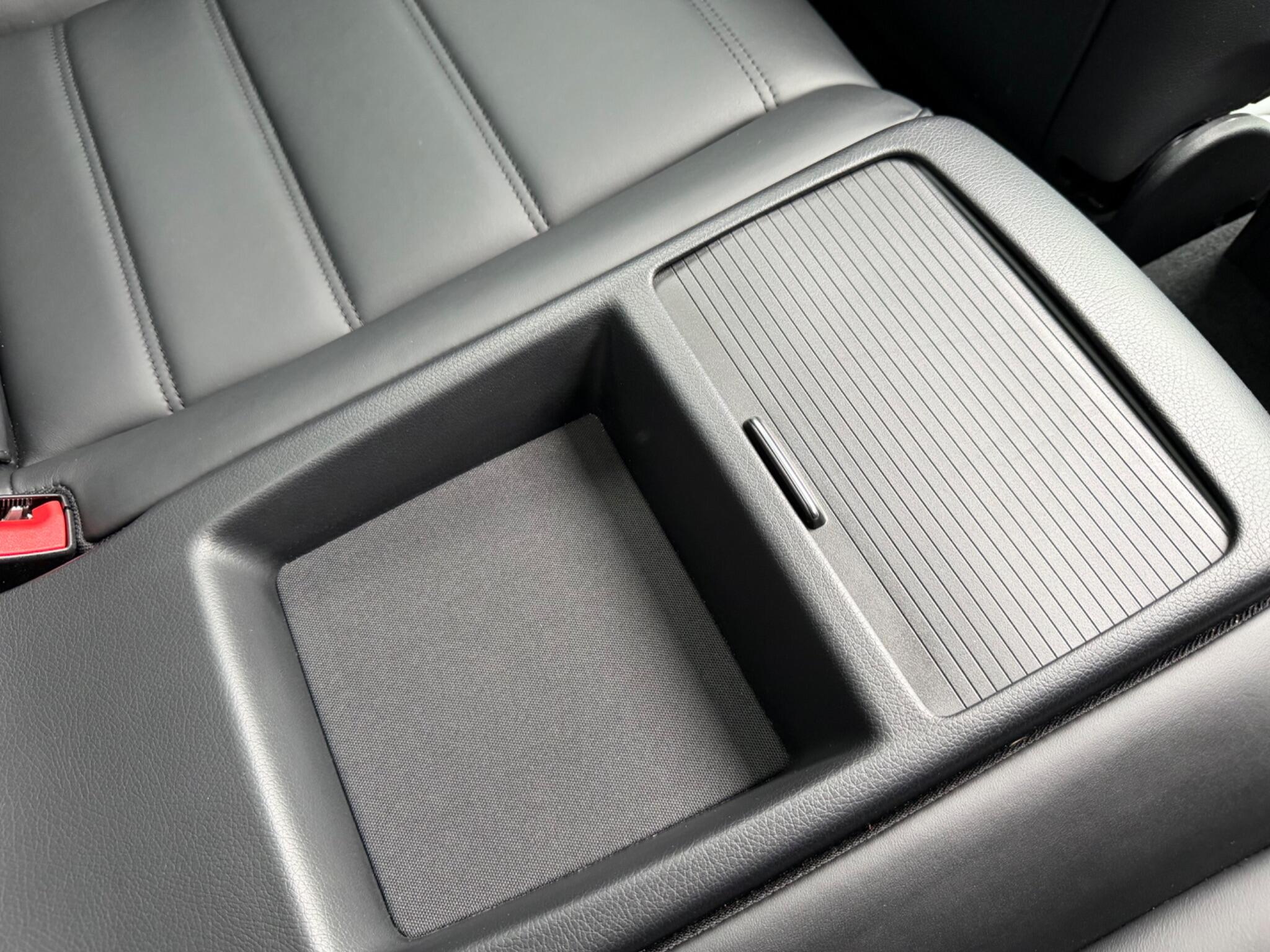 Mercedes-Benz C-Class view 48
