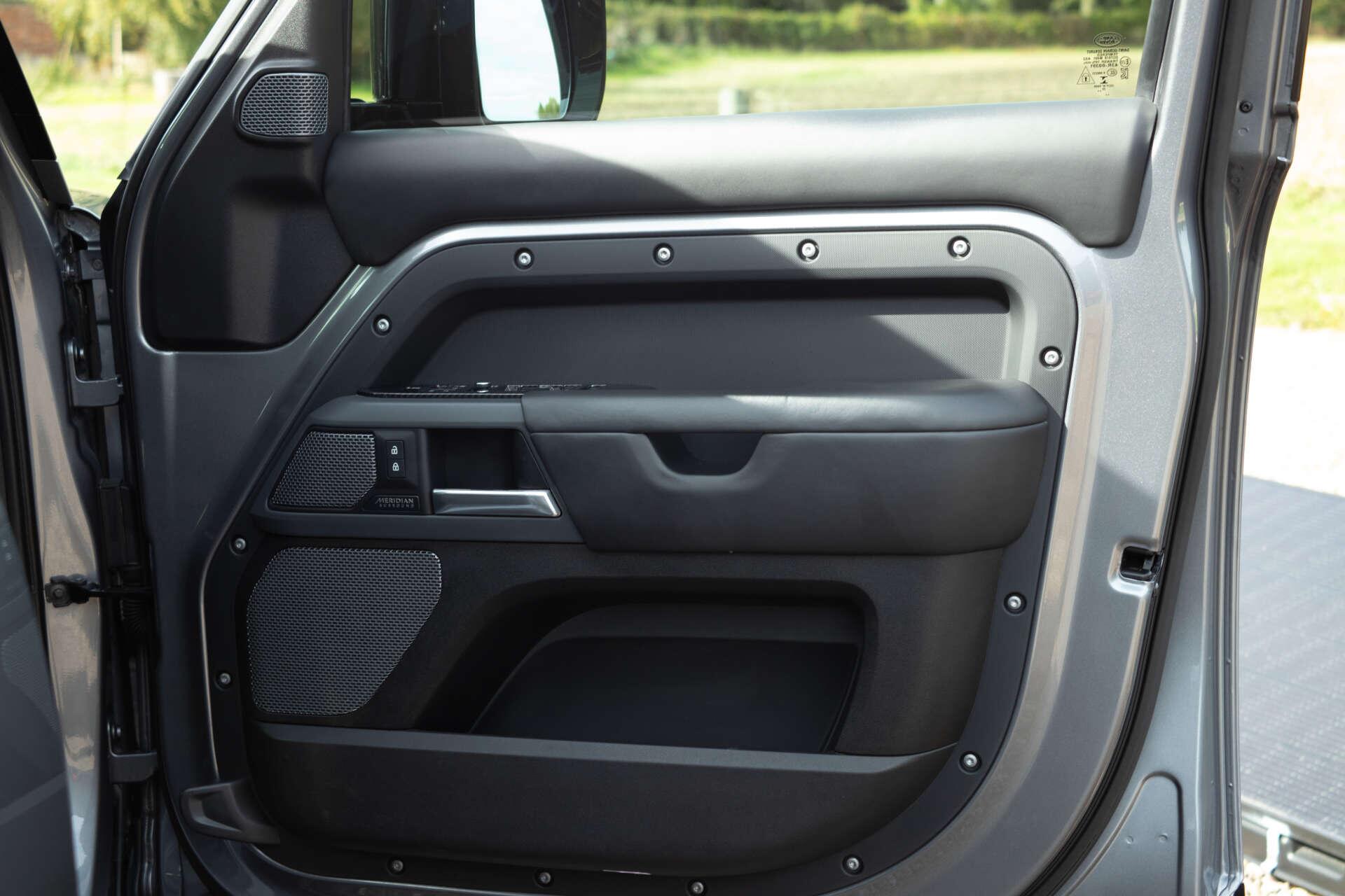 Land Rover Defender view 30