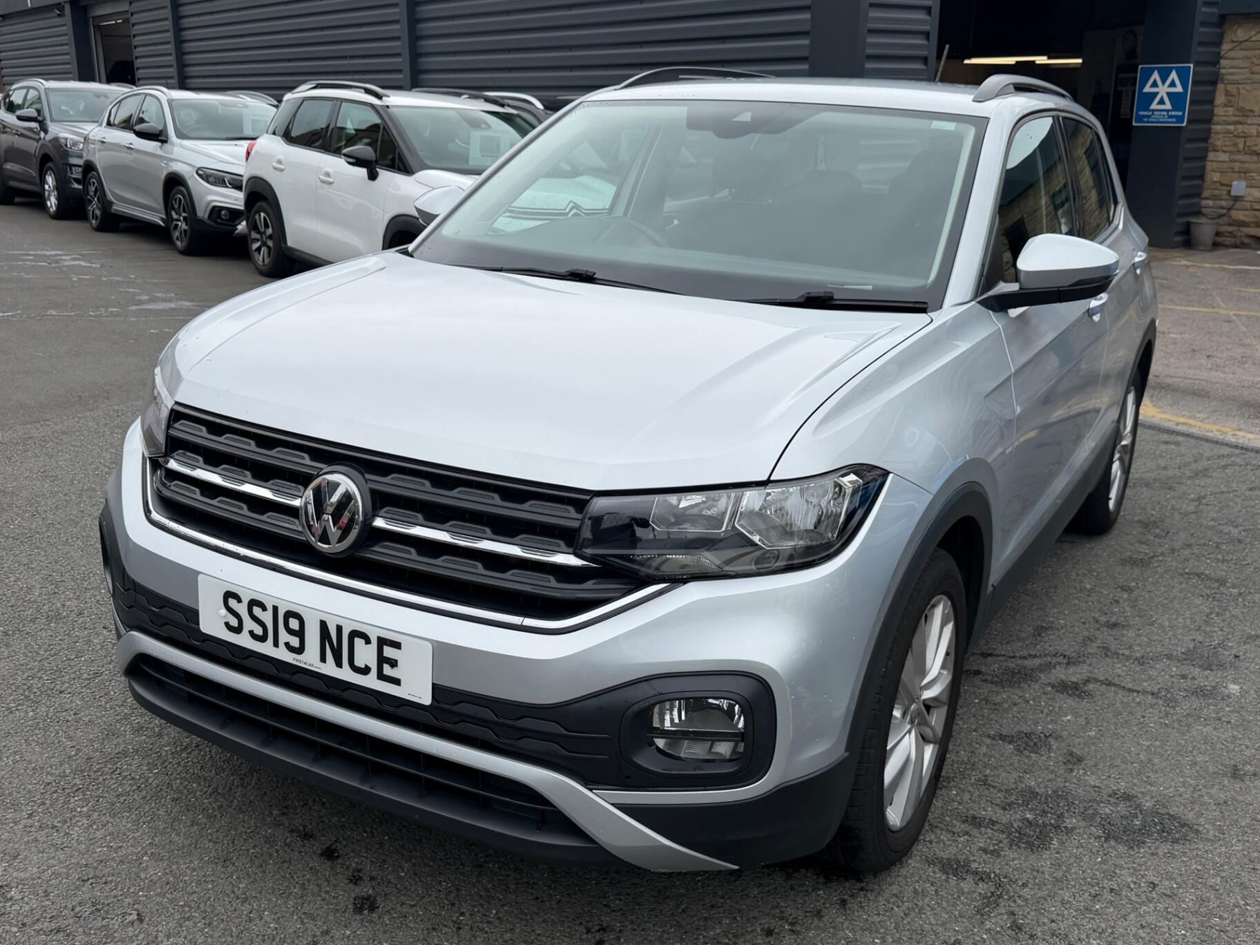 Volkswagen T-Cross view 5