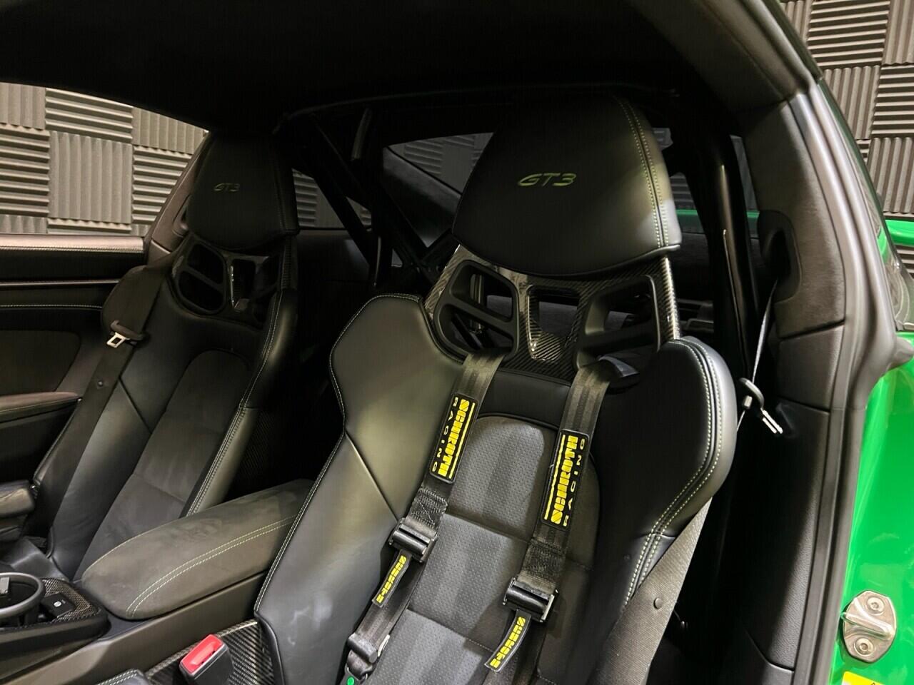 Porsche 911 view 26