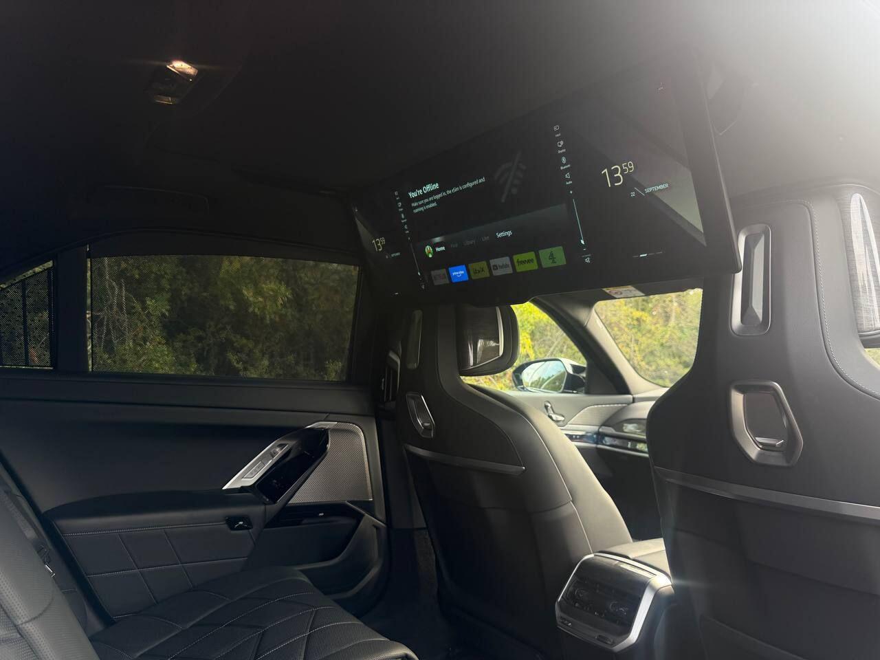 BMW 7 Series view 22