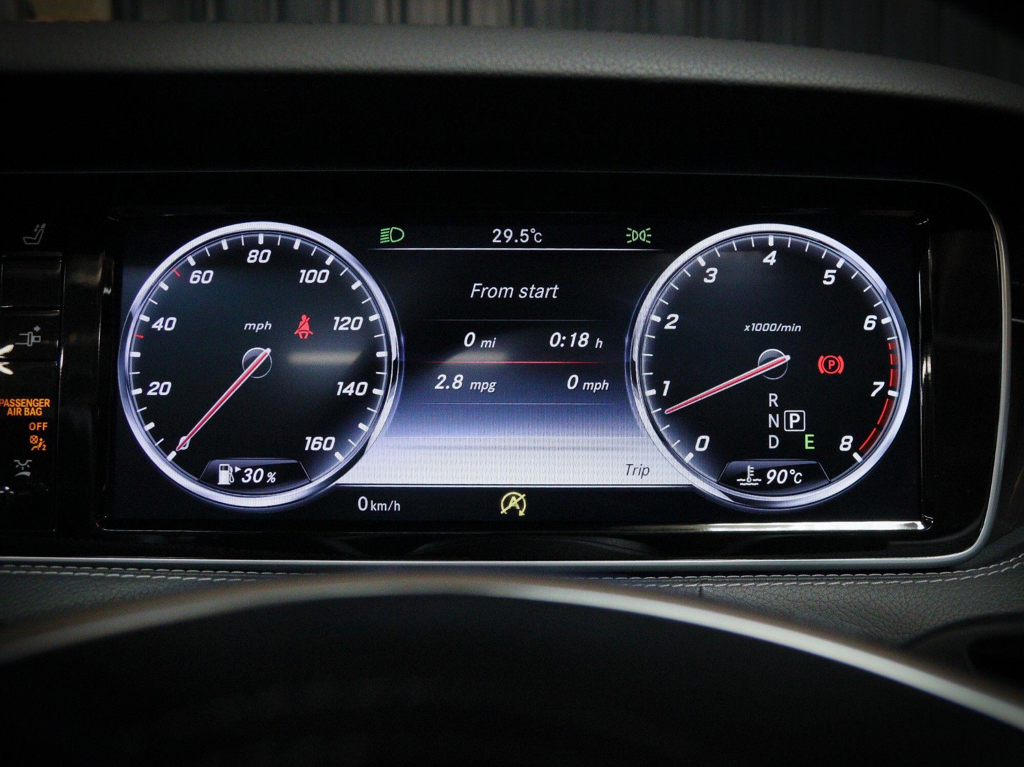 Mercedes-Benz S-Class view 32