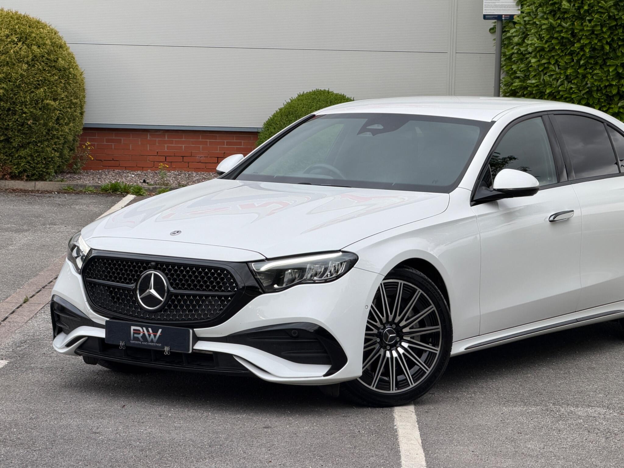 Mercedes-Benz E Class view 25