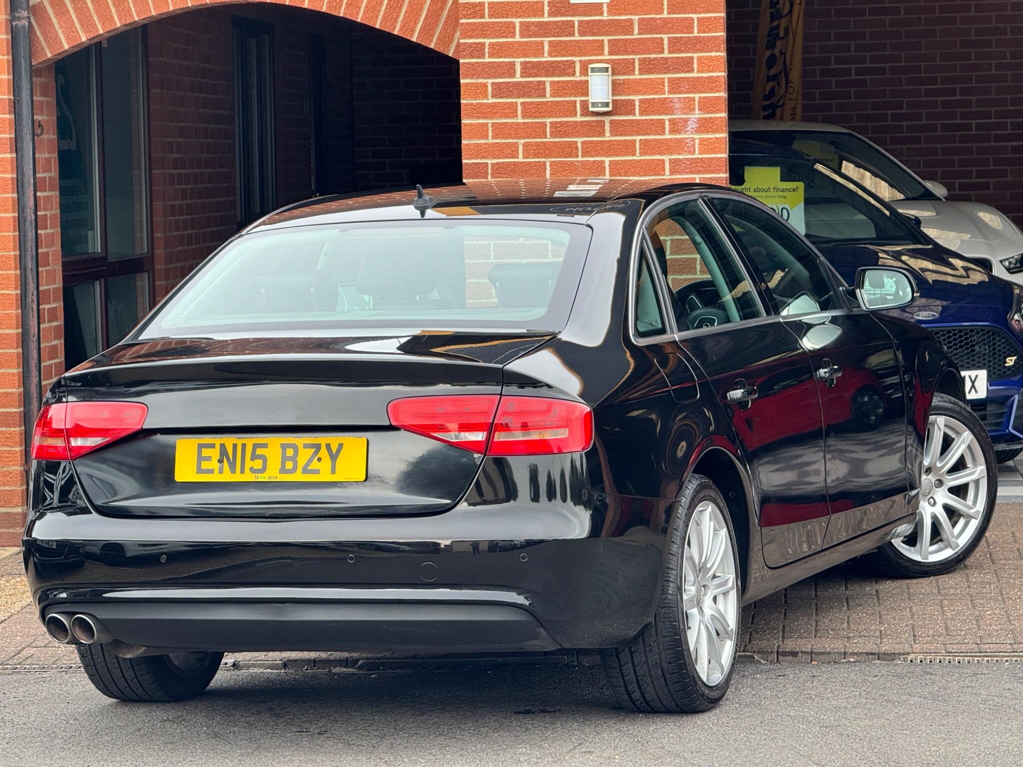 Audi A4 view 4