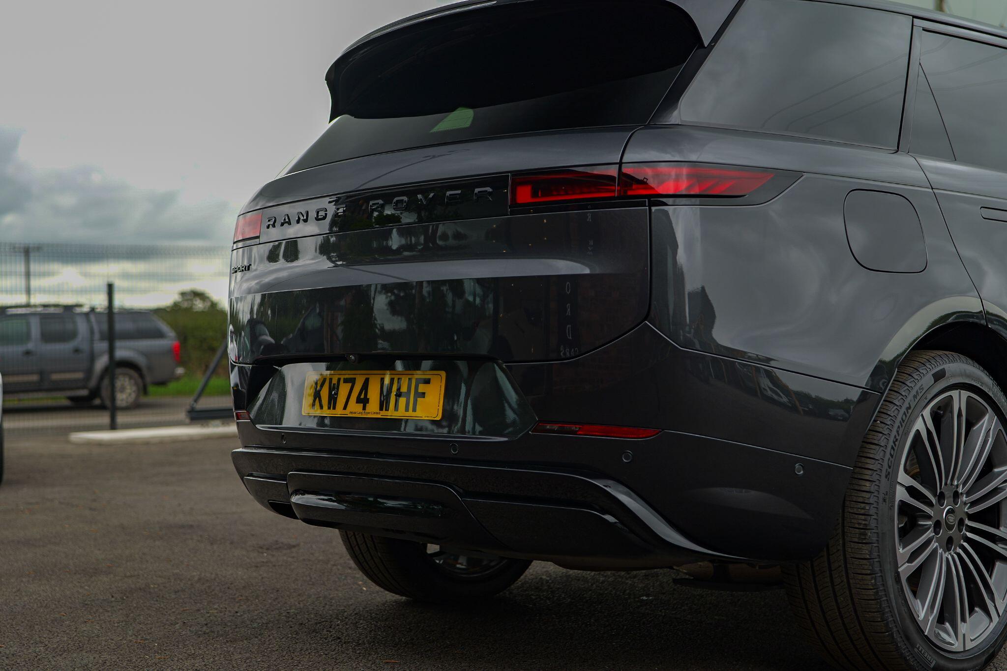 Land Rover Range Rover Sport view 11