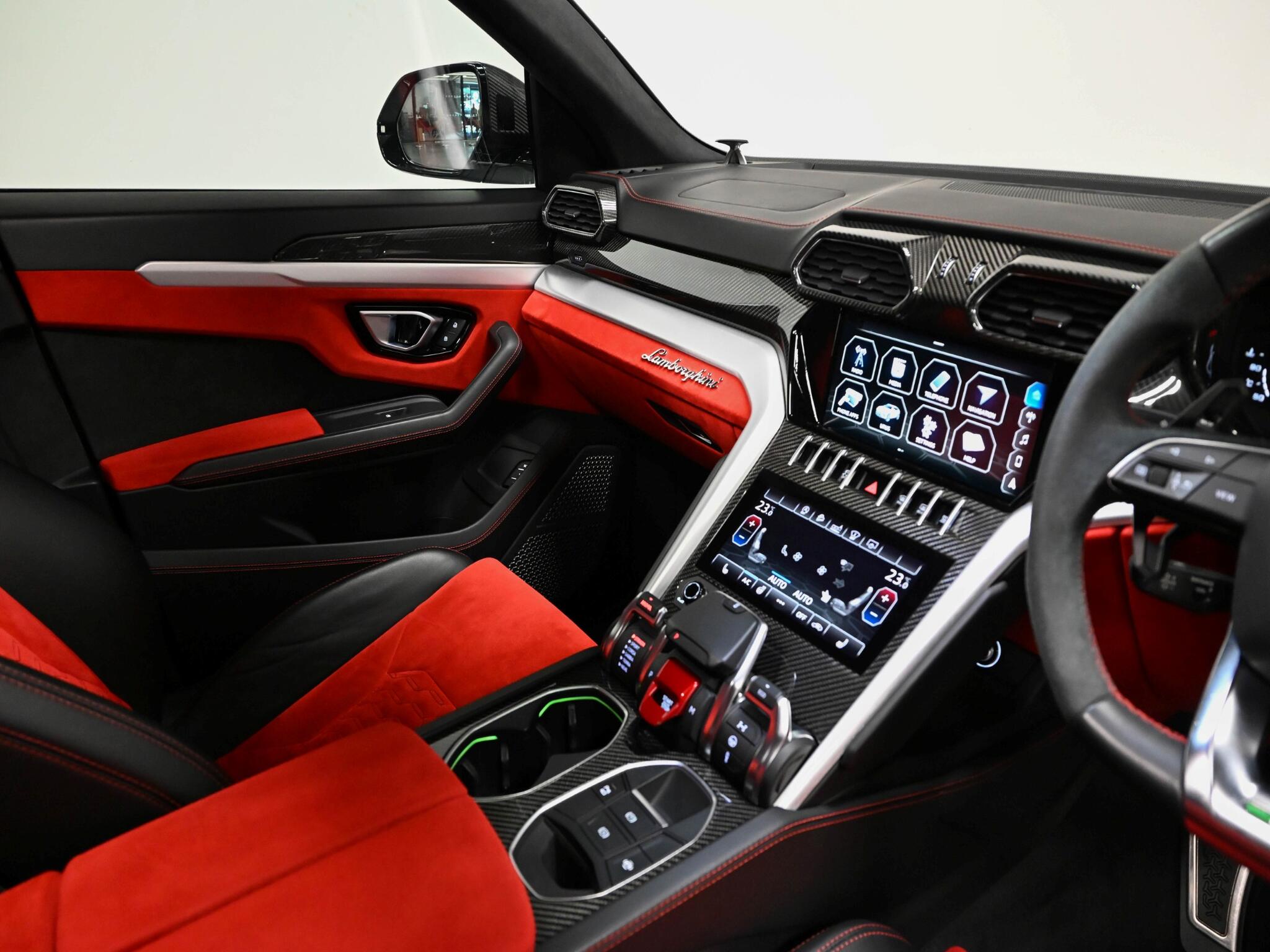 Lamborghini Urus view 49