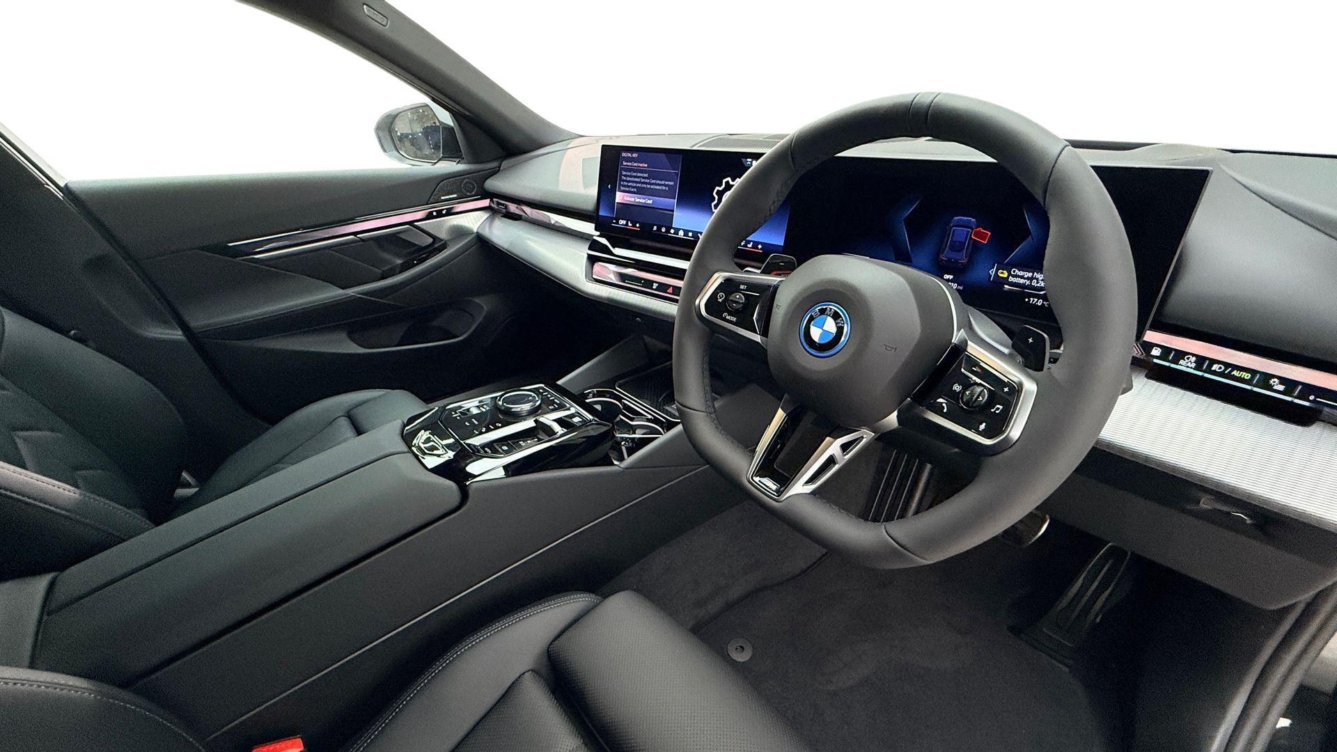 BMW 5 Series view 6