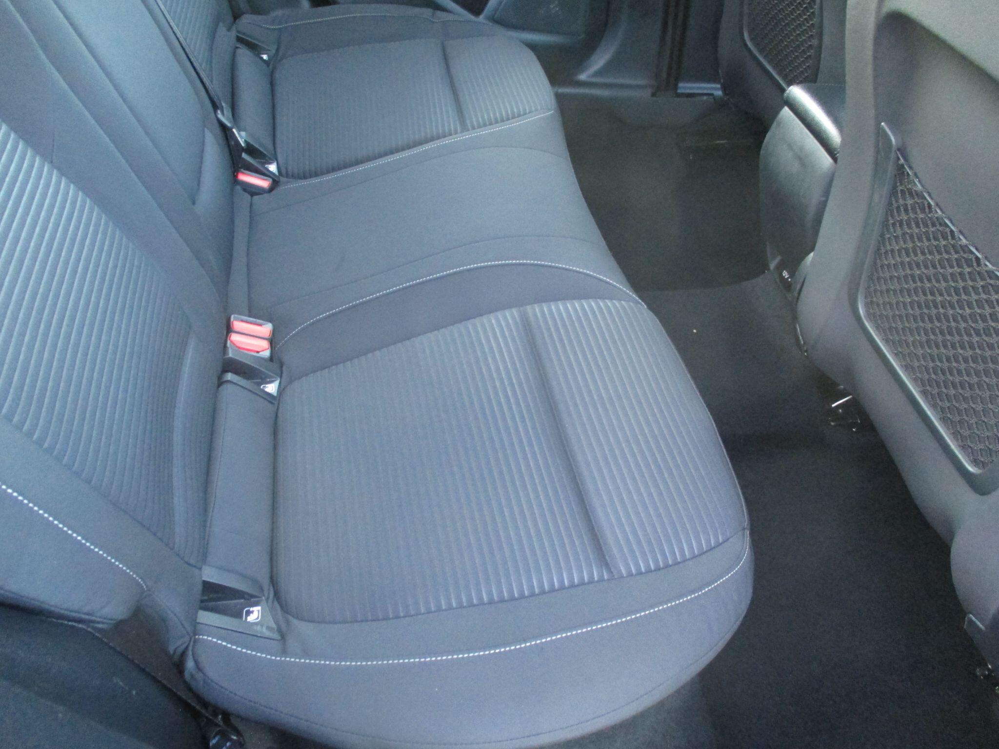 Ford Focus view 31