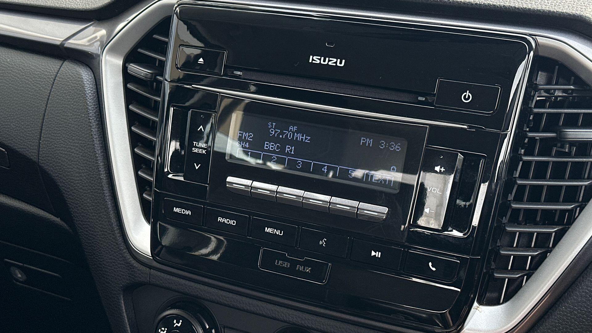 Isuzu D-Max view 10