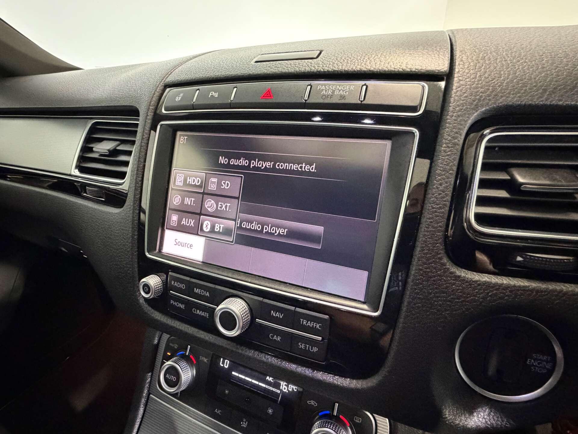 Volkswagen Touareg view 48