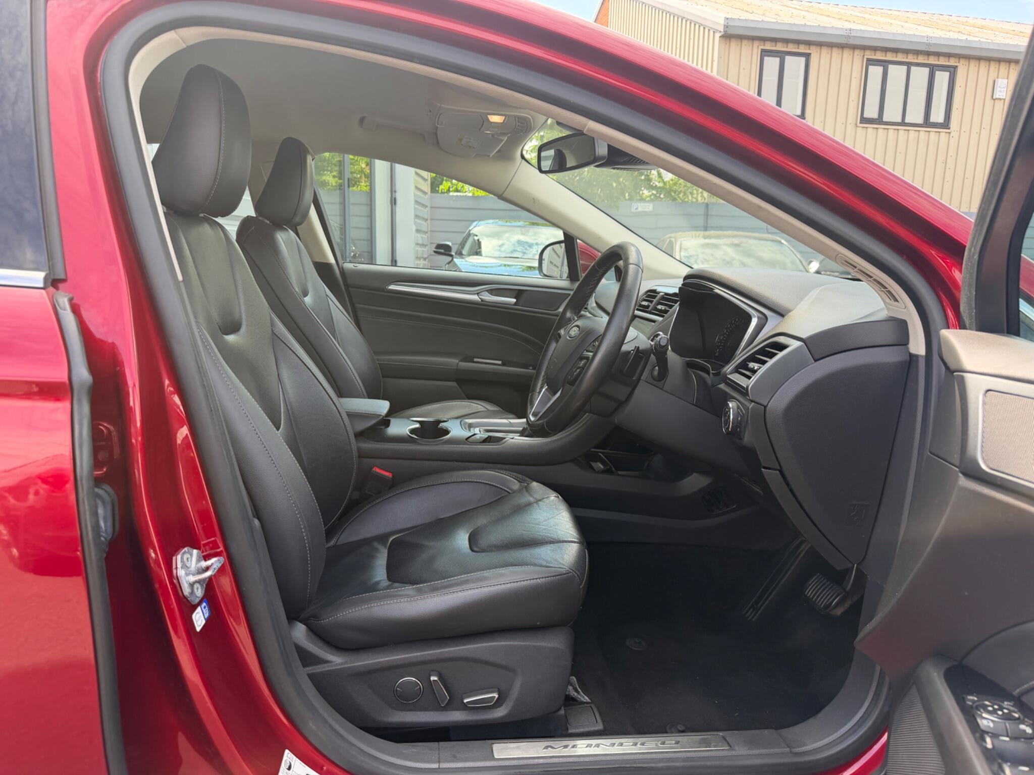 Ford Mondeo view 6