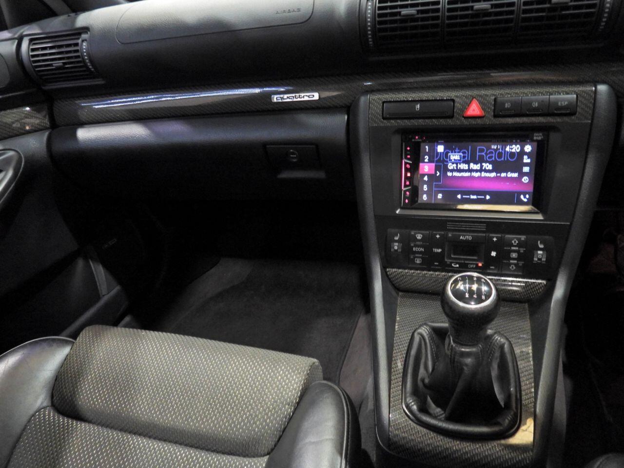 Audi RS4 view 37