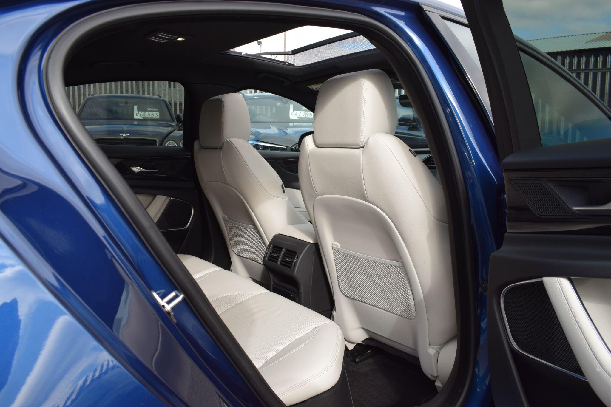 Jaguar Xe view 30