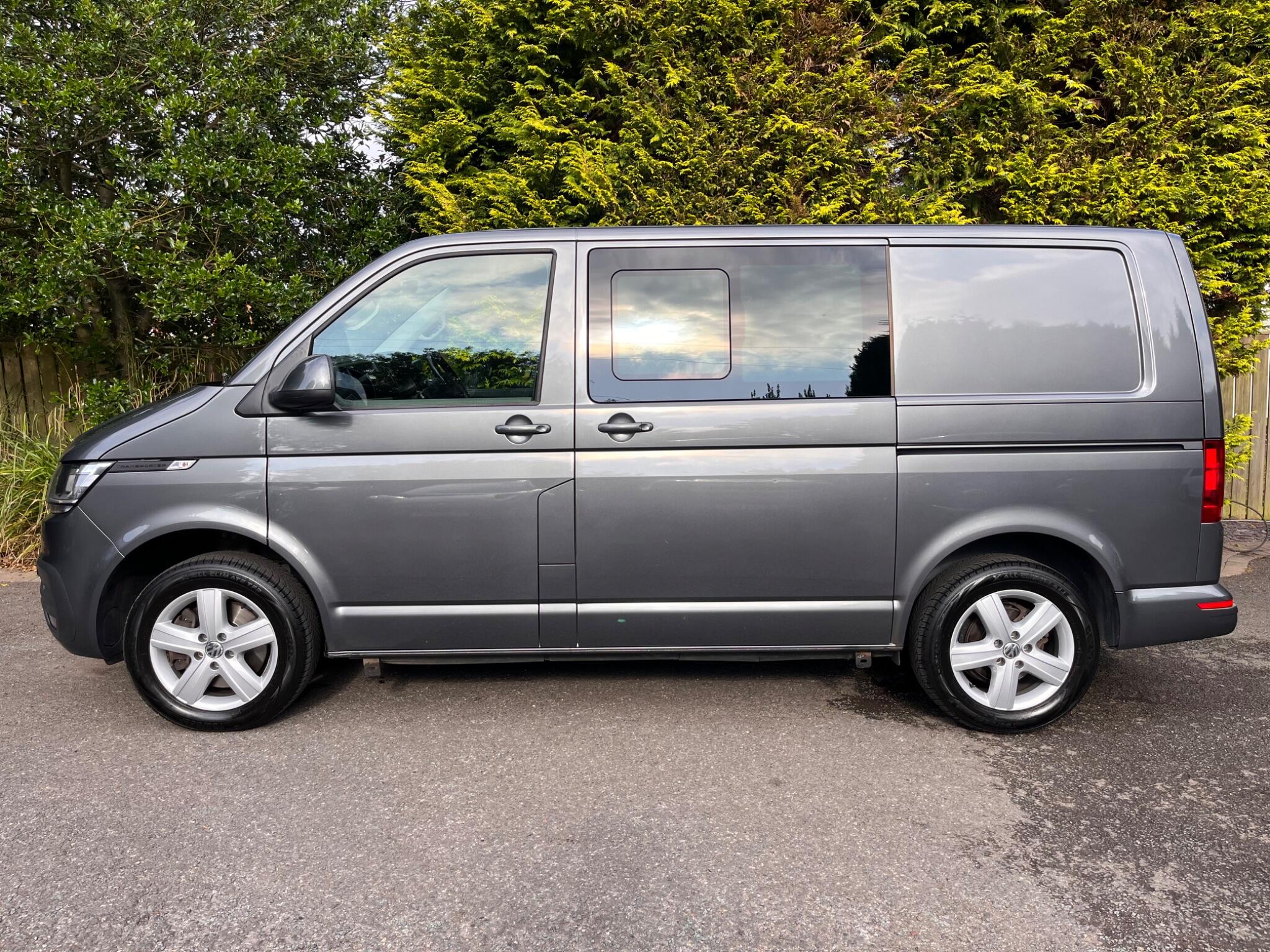 Volkswagen Transporter view 8