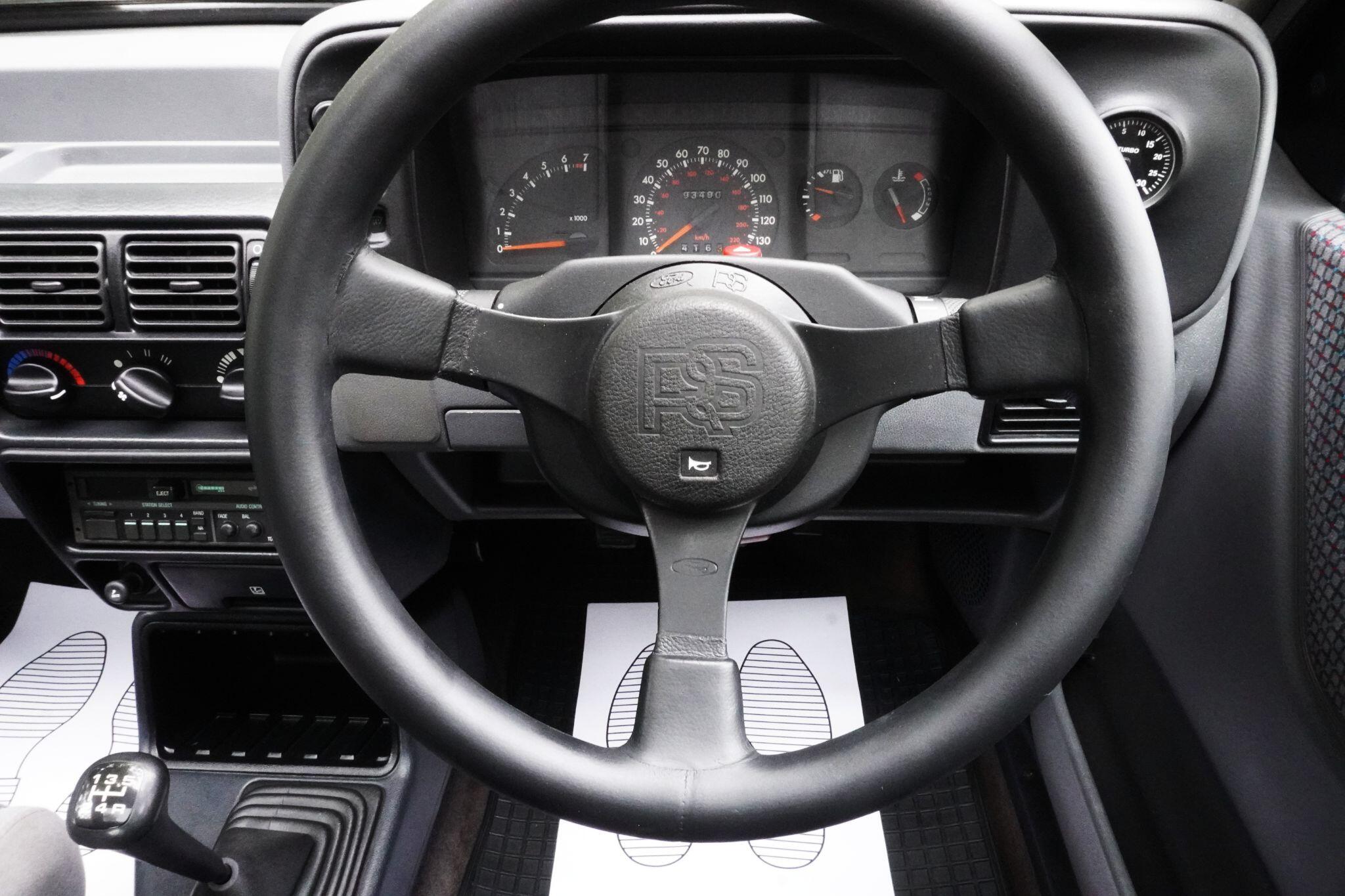 Ford Escort view 29