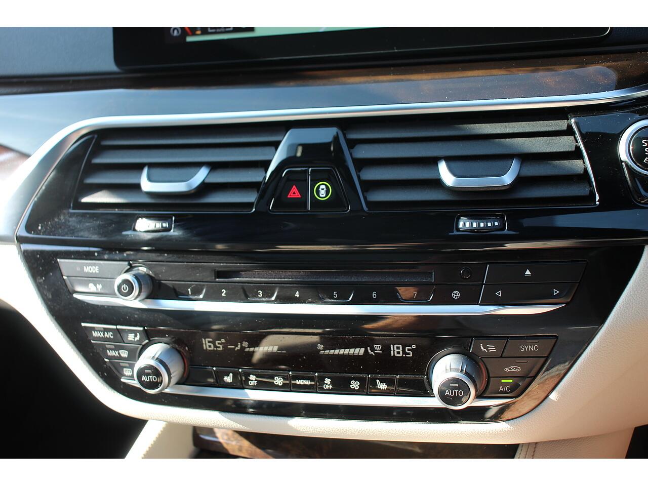 BMW 5 Series view 24