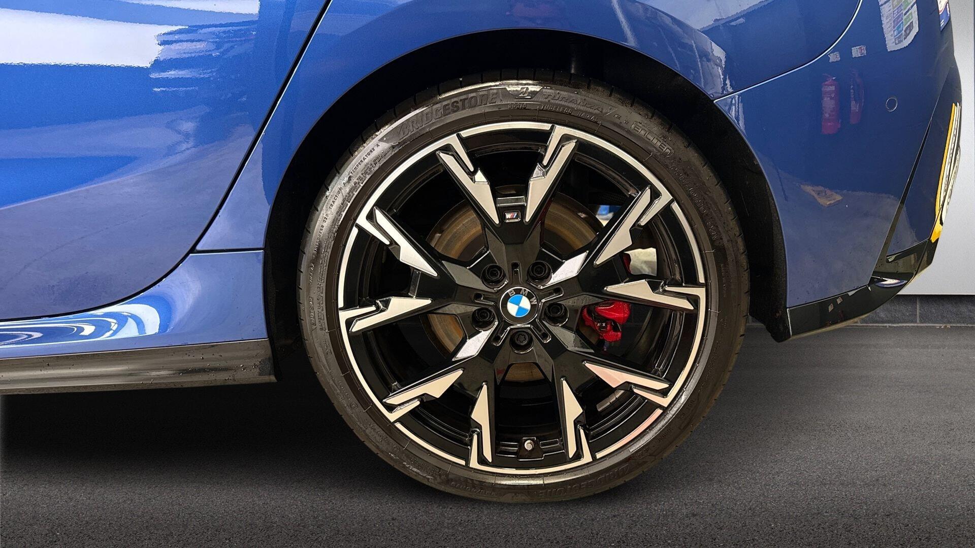 BMW 1 Series view 14