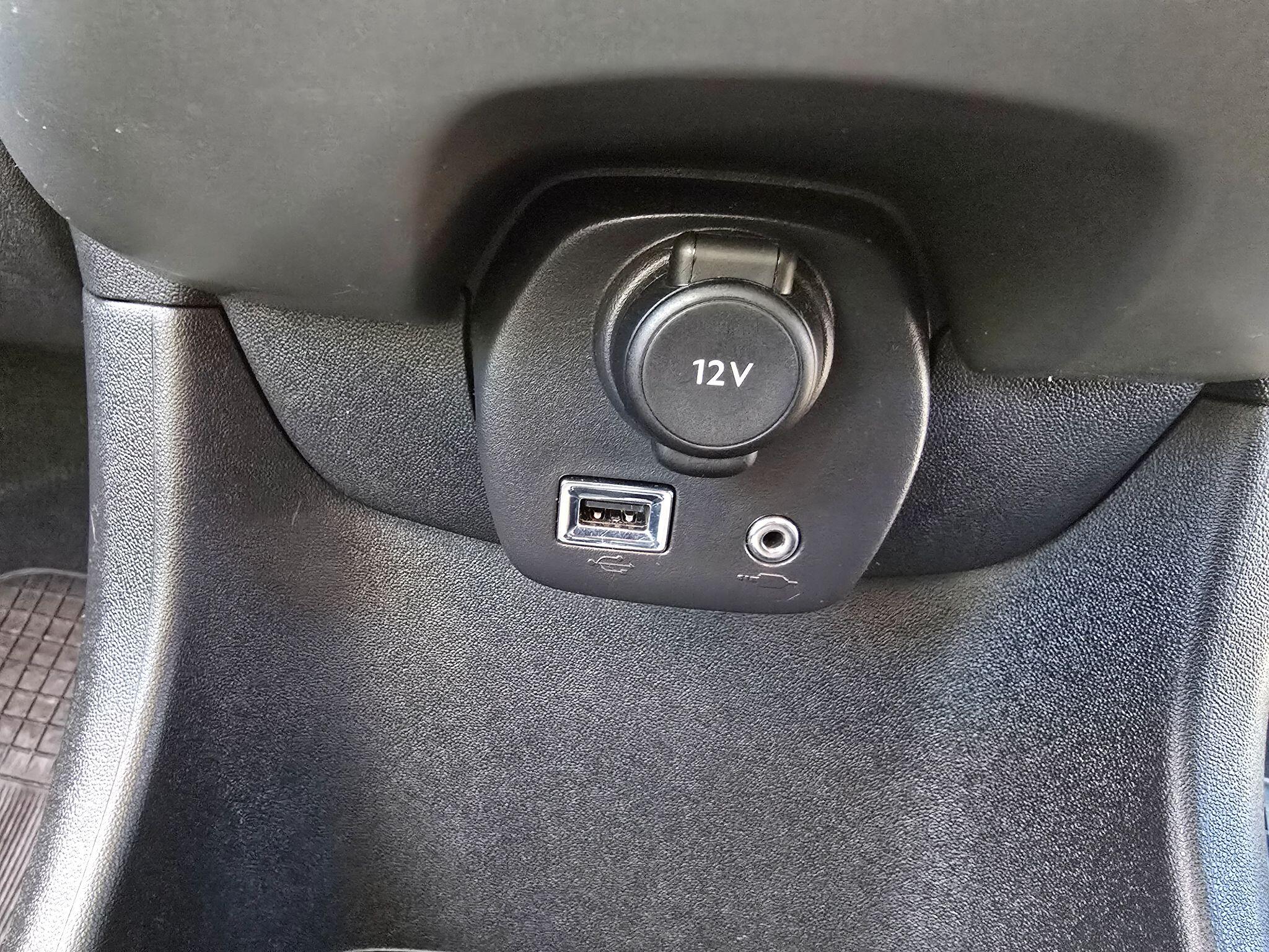 Peugeot 108 view 18
