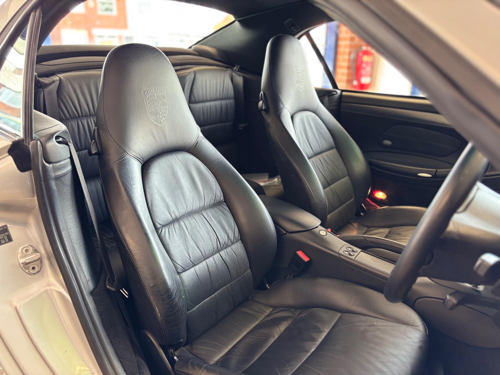 Porsche 911 view 22