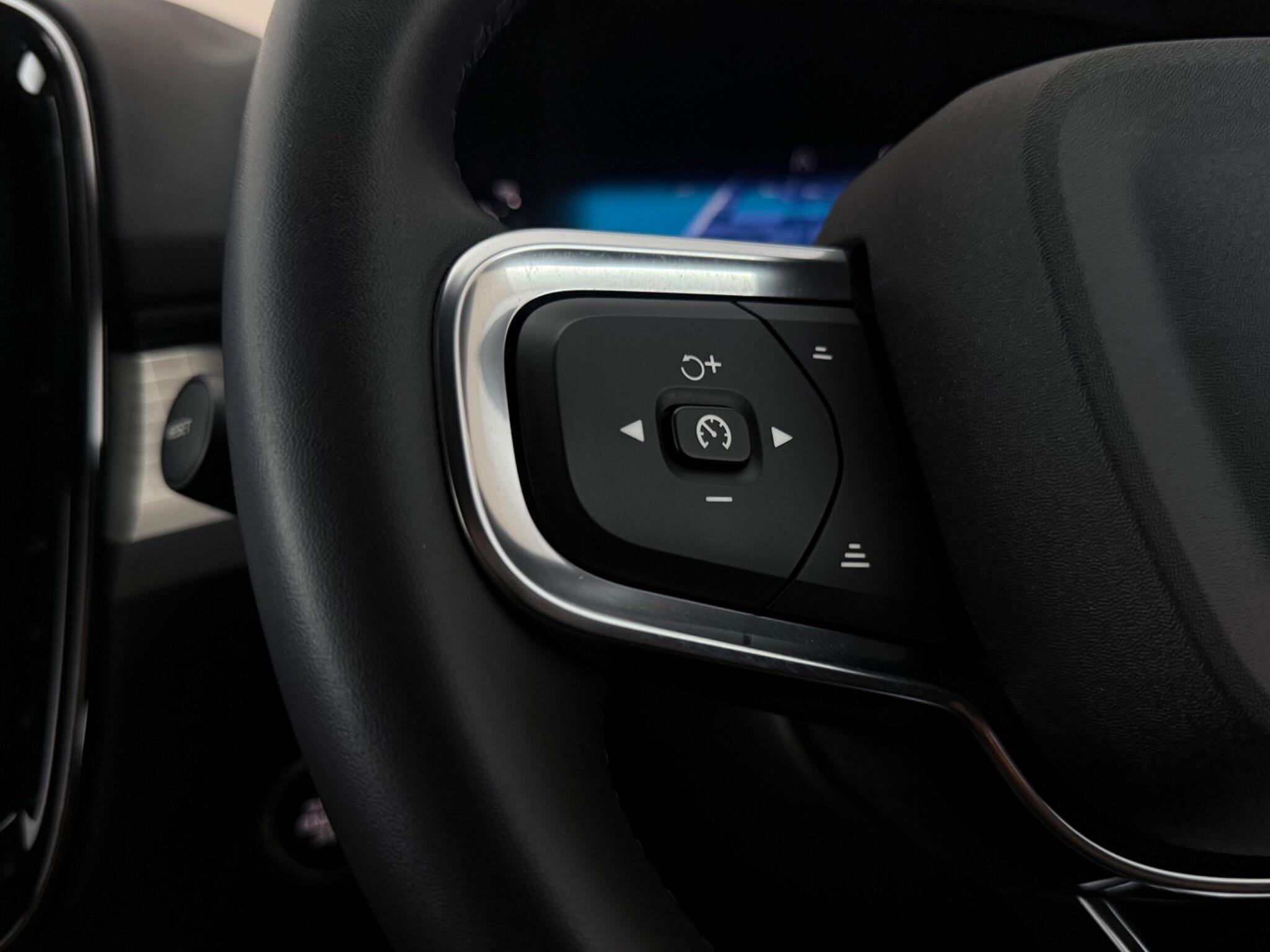 Volvo XC40 view 15