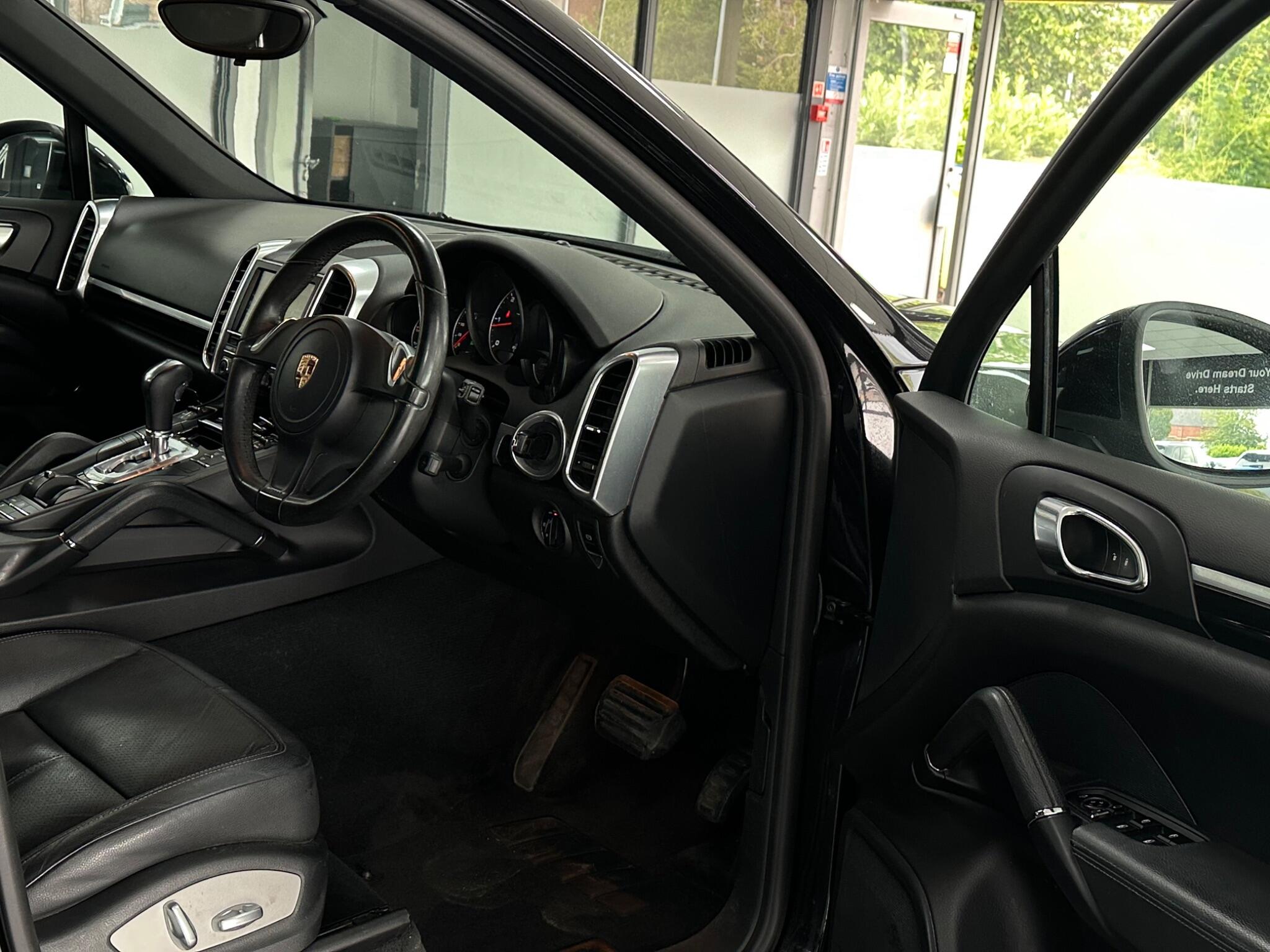 Porsche Cayenne view 21