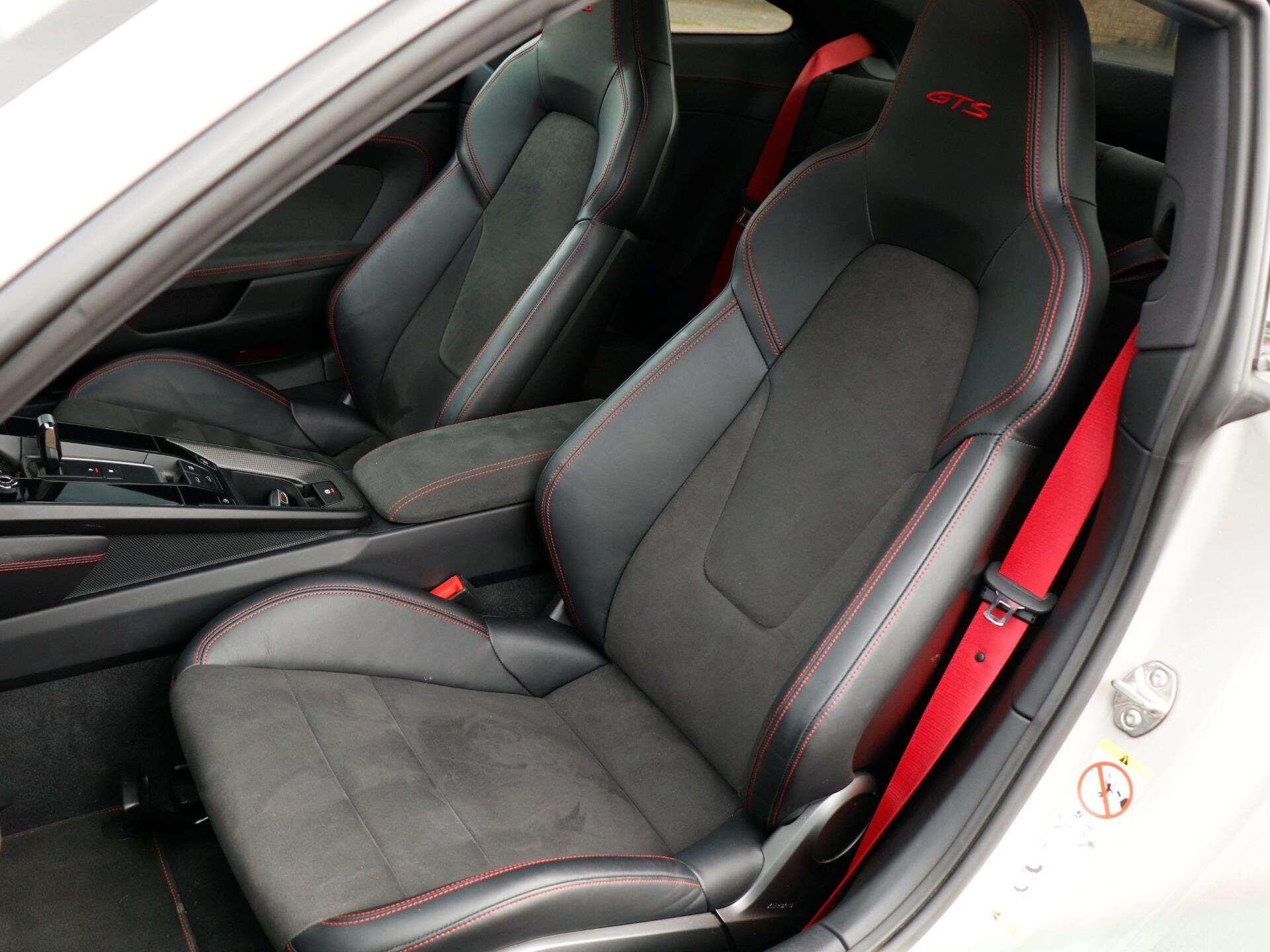 Porsche 911 view 25