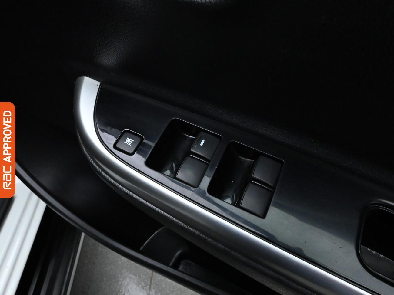 Mitsubishi L200 view 24