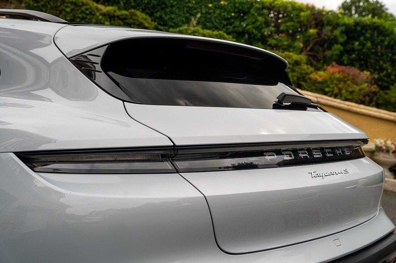 Porsche Taycan view 9